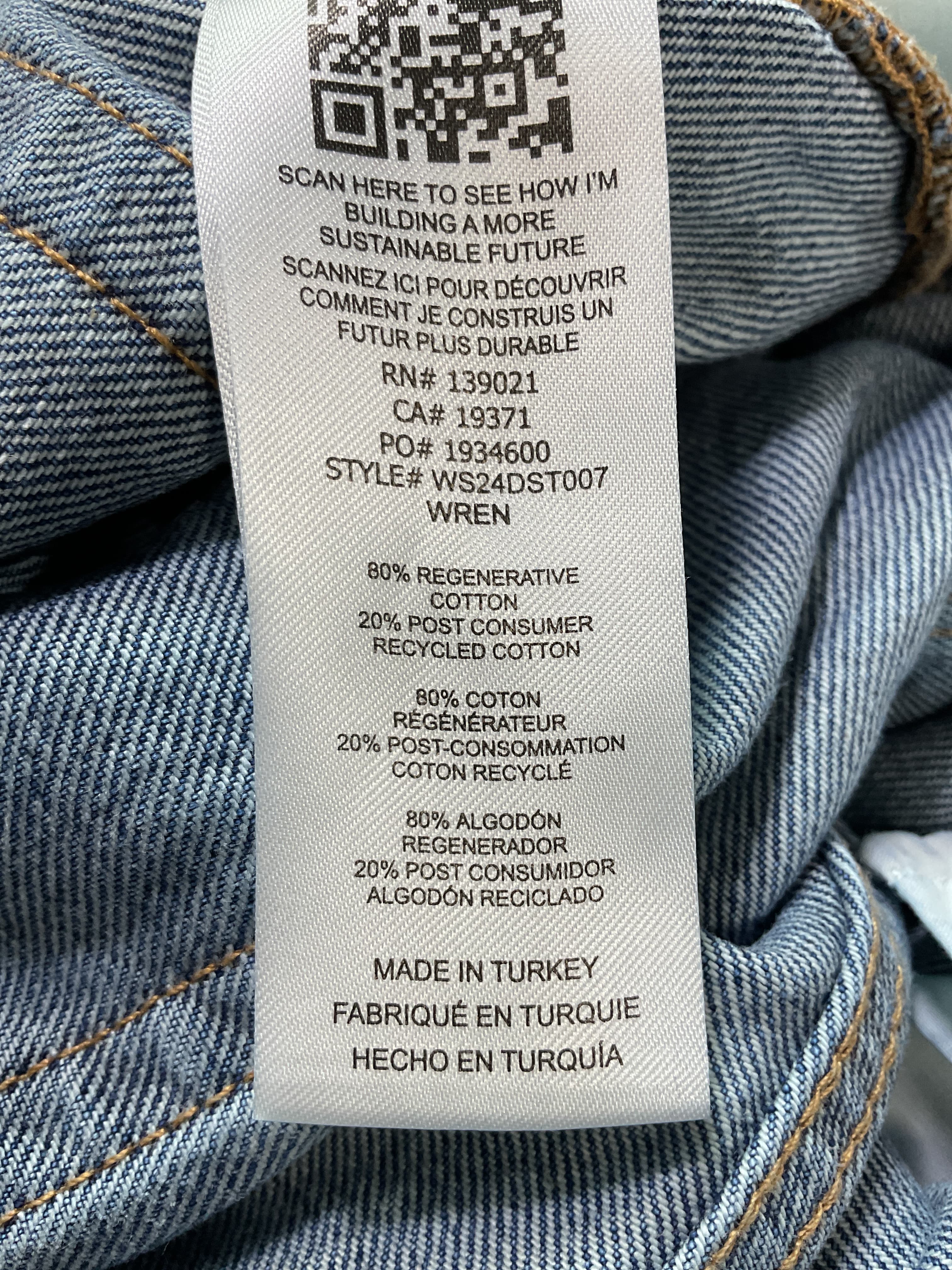 High Waist Raw Hem Capri Jeans - Image 3