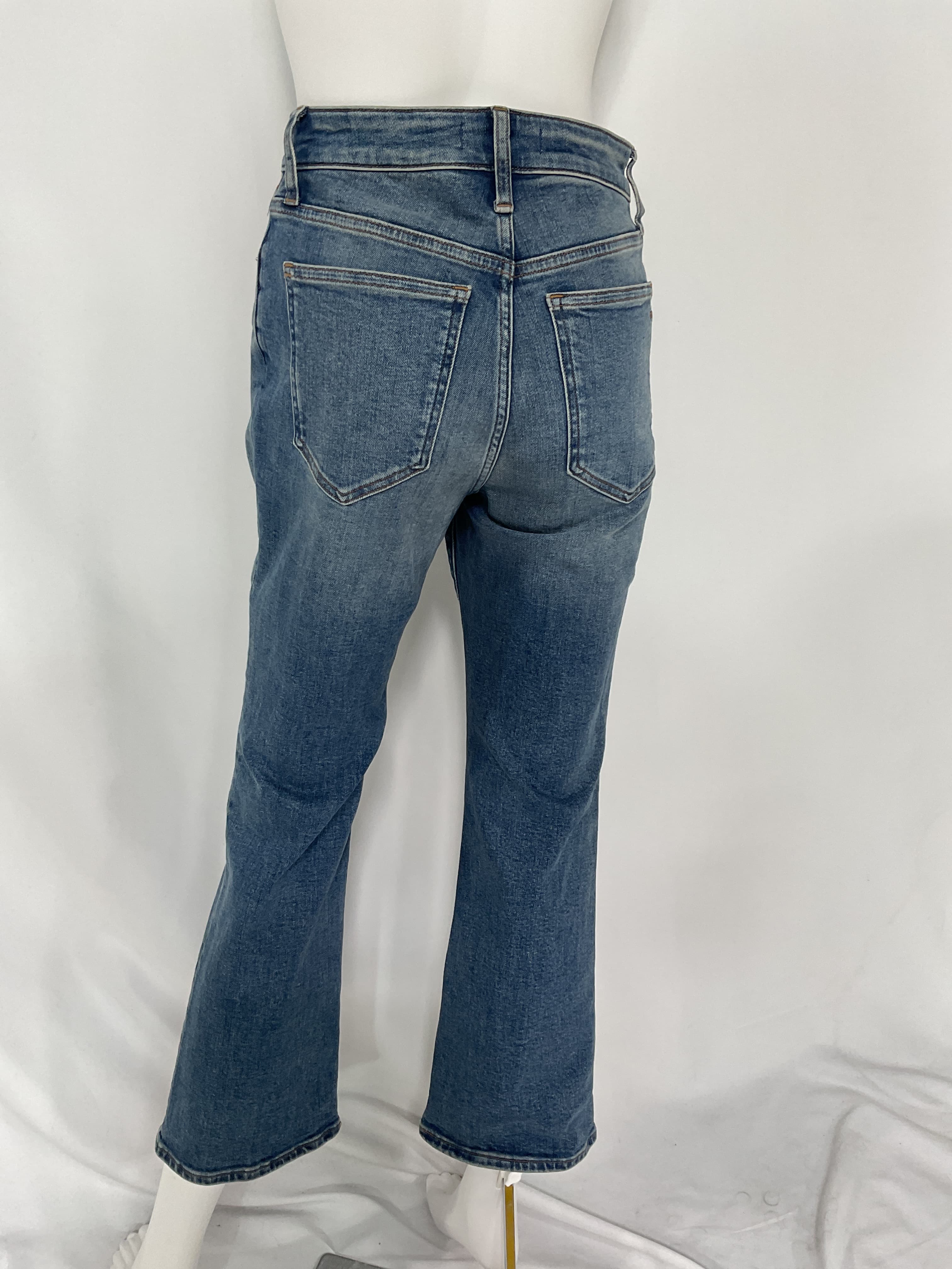 Curvy Kick Out Crop Jeans In Oneida Wash - Image 4