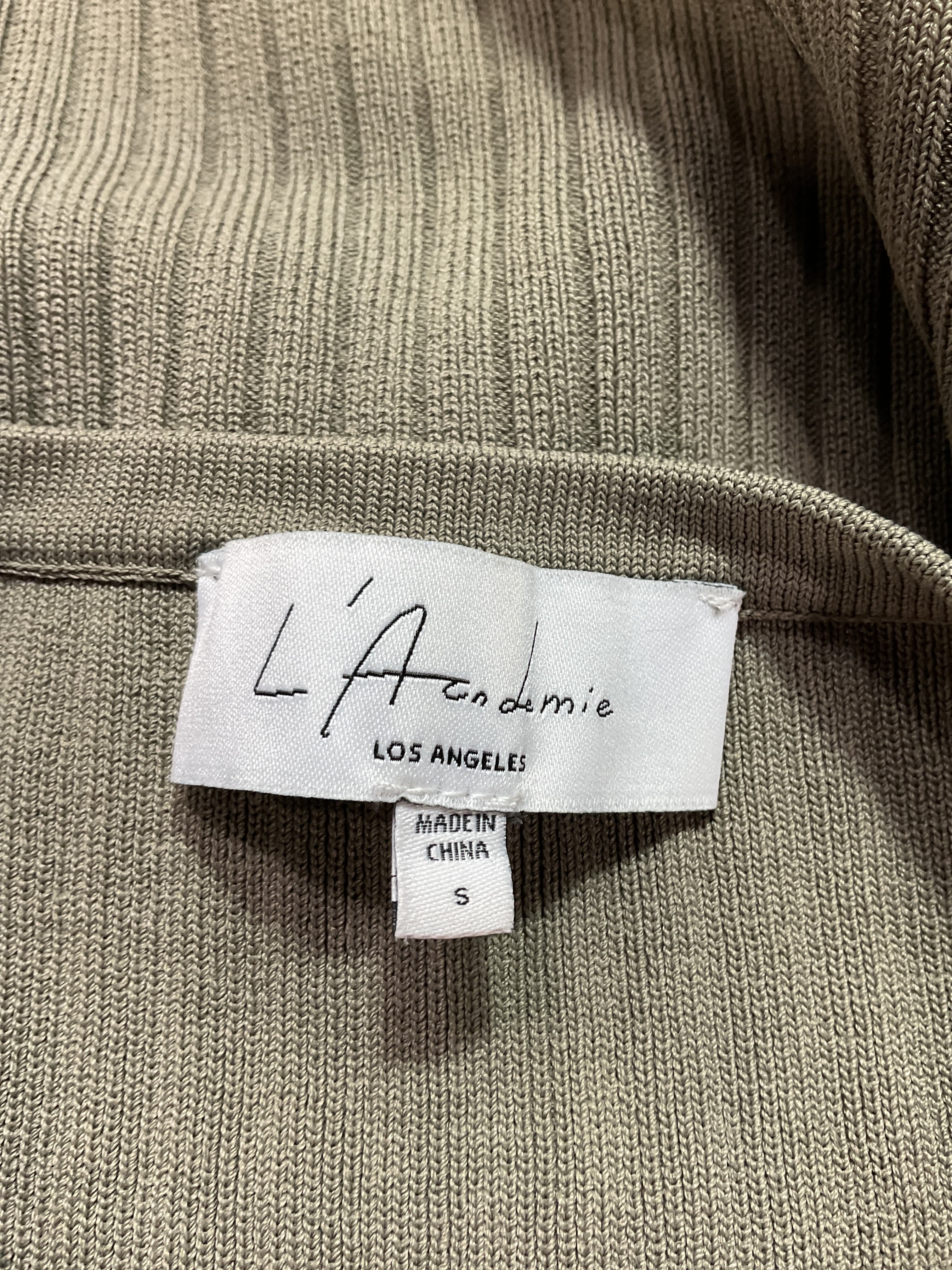 Idola Rib Top In Muted Olive Green - Image 3