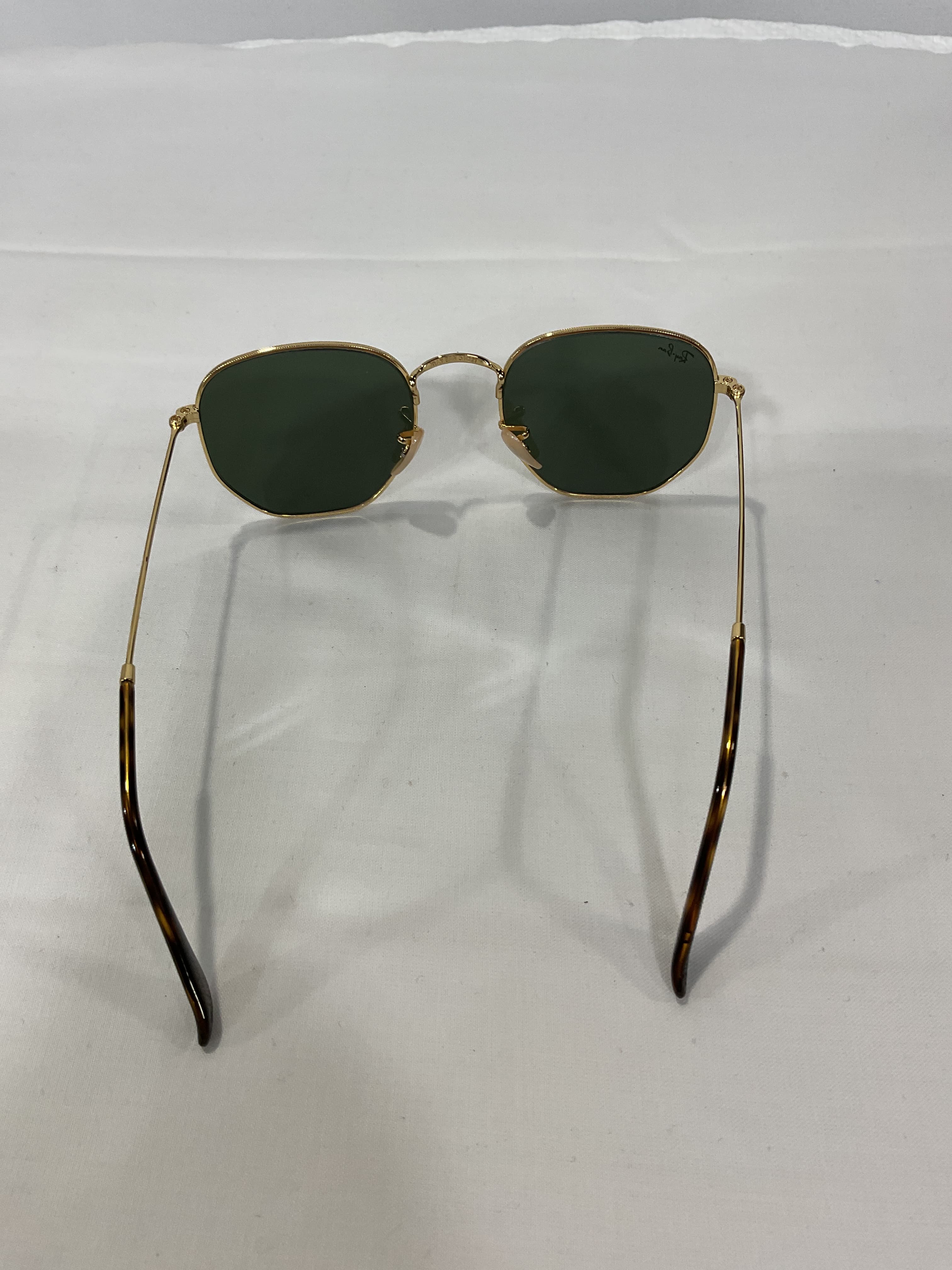 Hexagonal Flat In Gold & Green Classic - Image 2