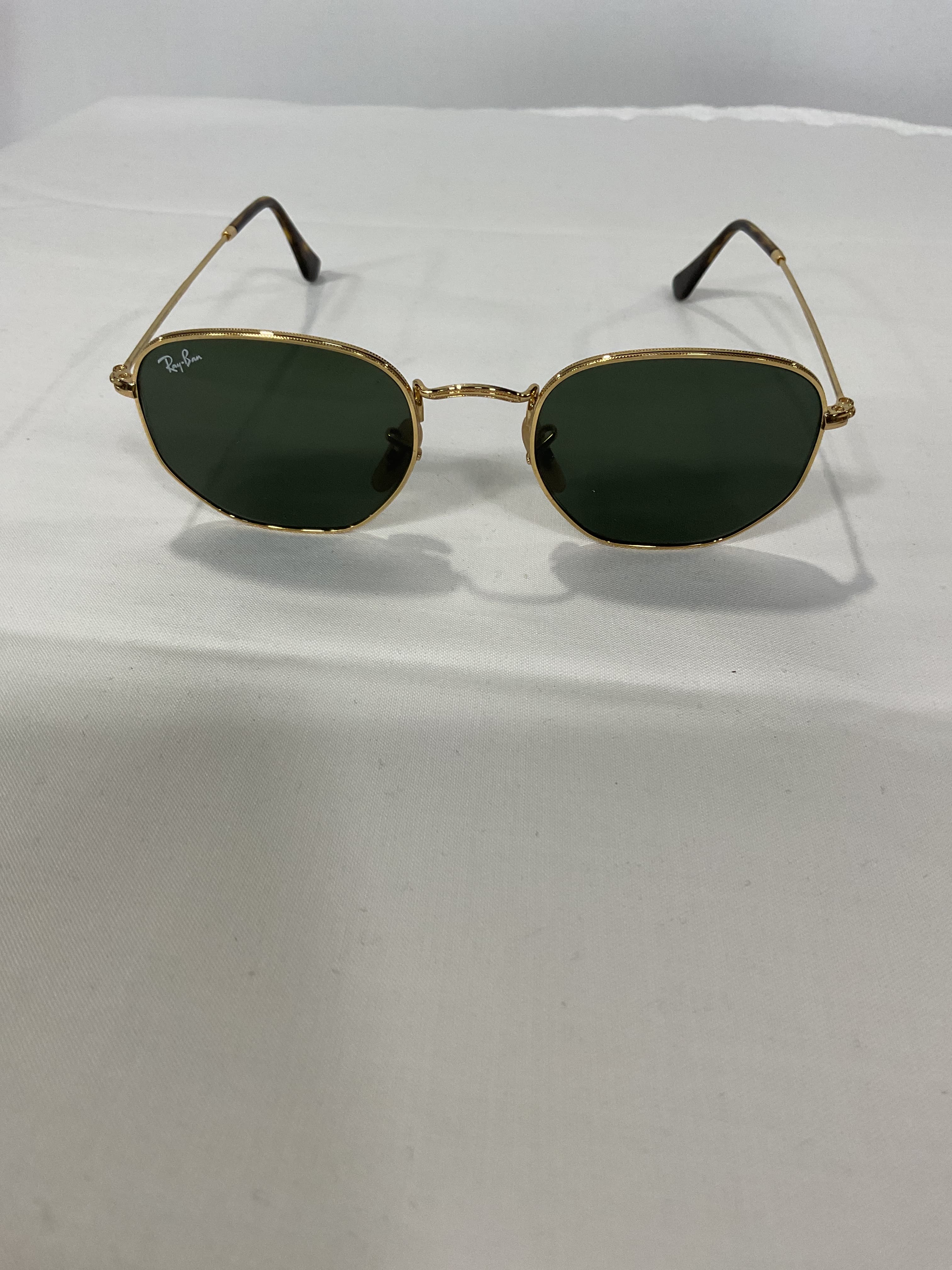 Hexagonal Flat In Gold & Green Classic - Image 4
