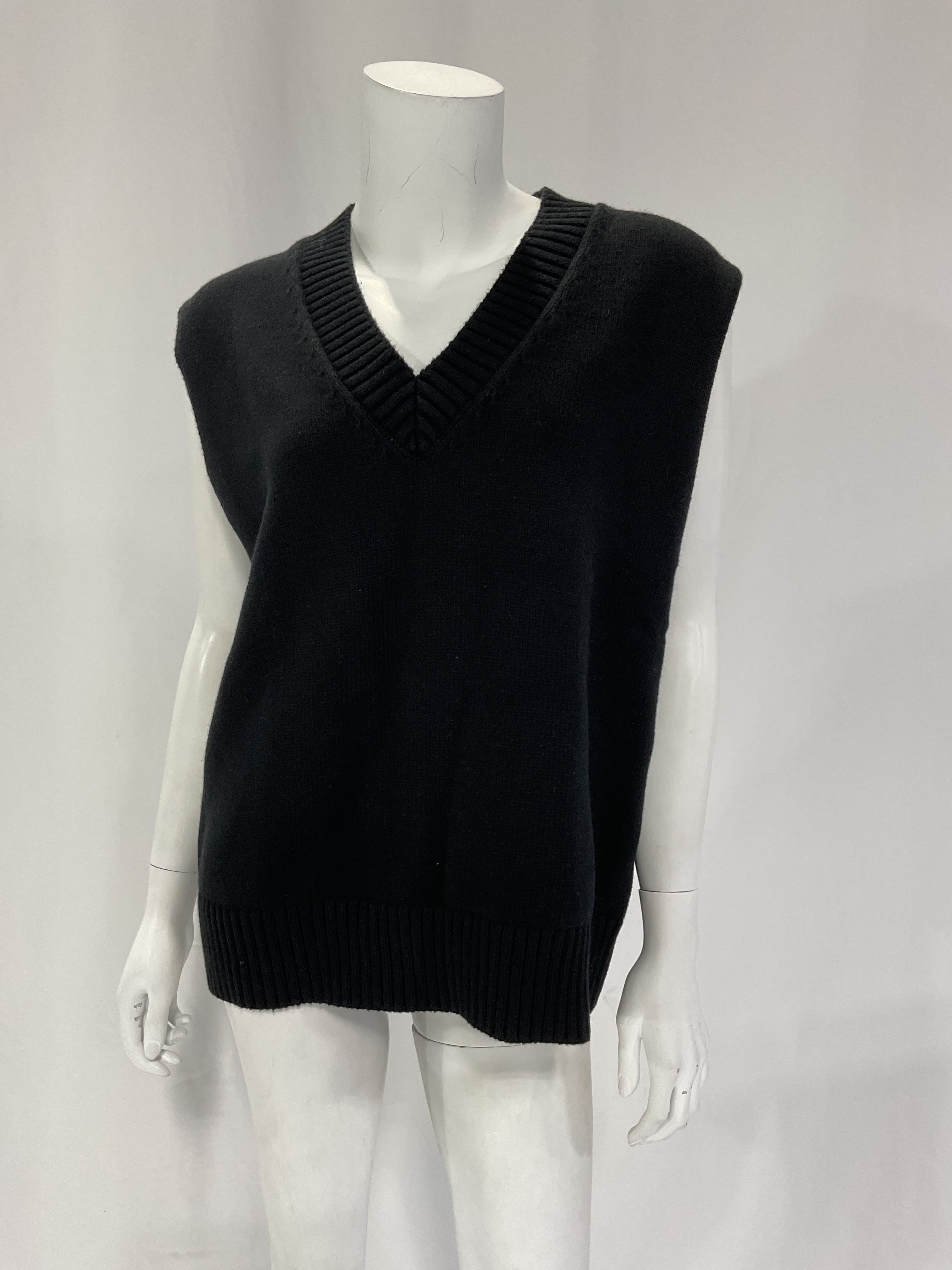 Oversized Sweater Vest In Black - Image 2