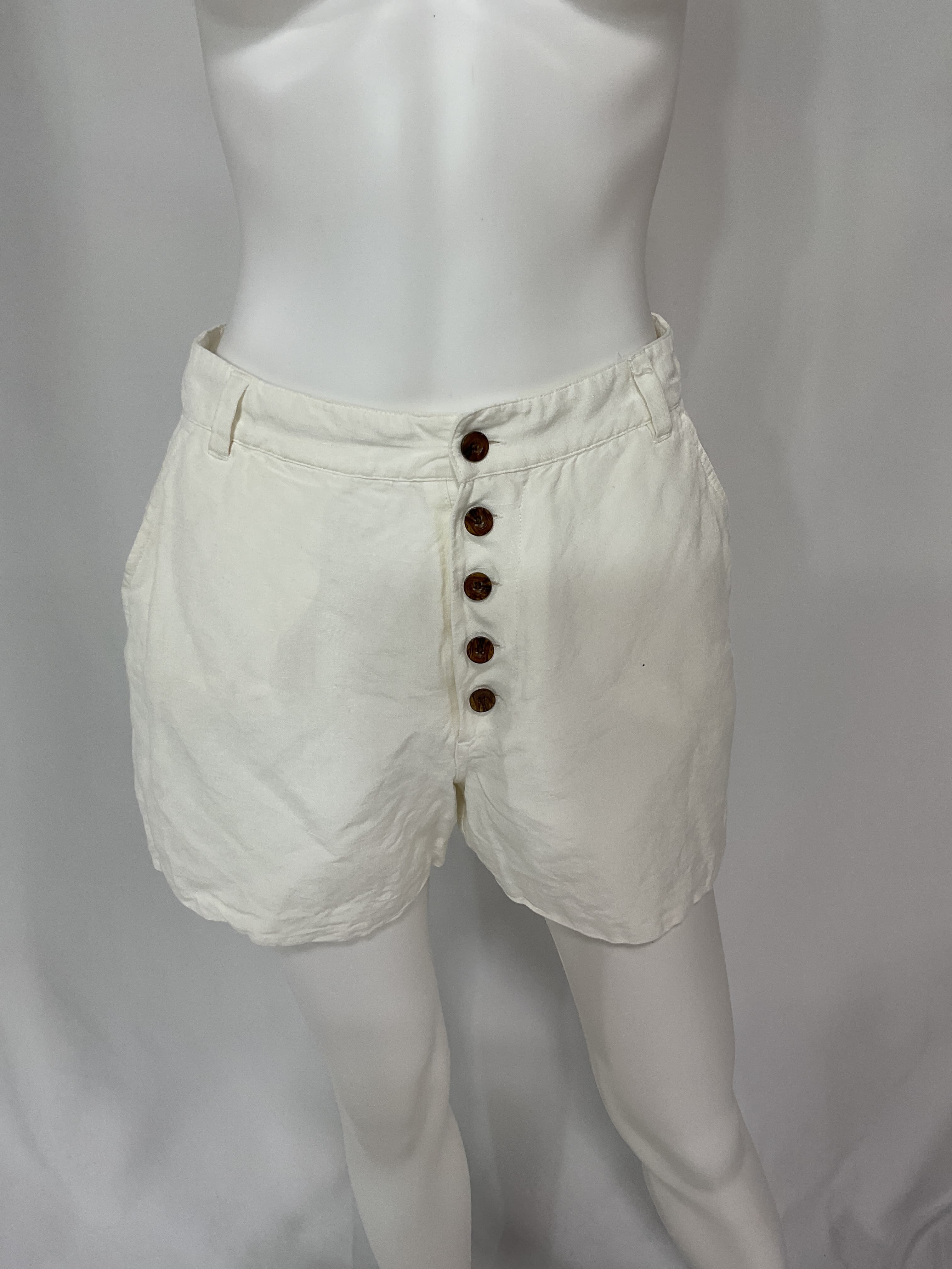 Air Linen Boyfriend Short In White - Image 2