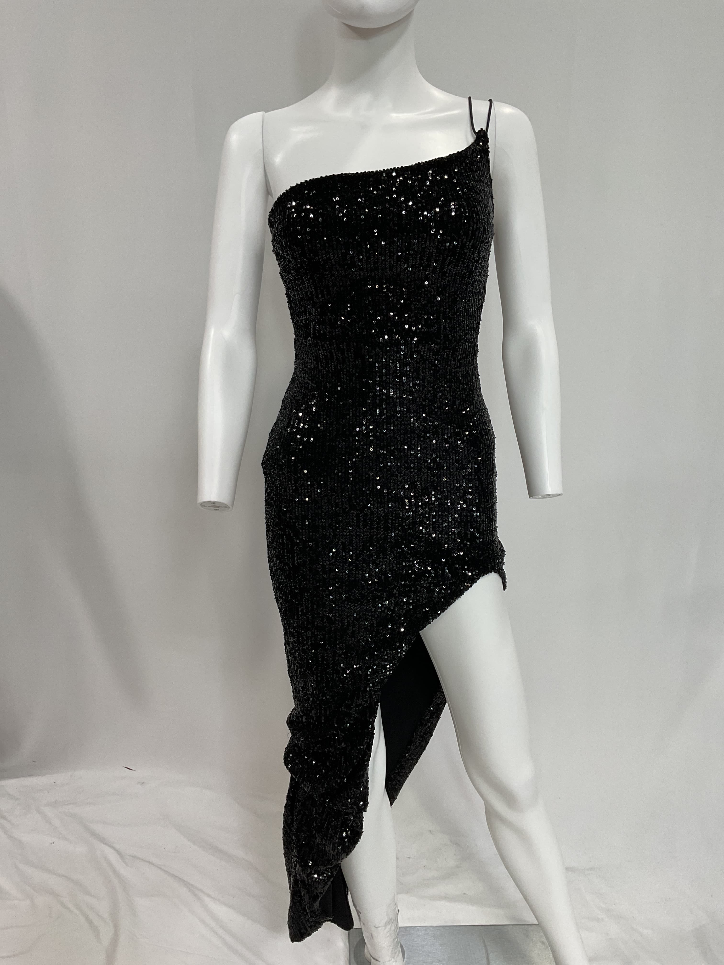 Leilani On Shoulder Gown In Black - Image 3