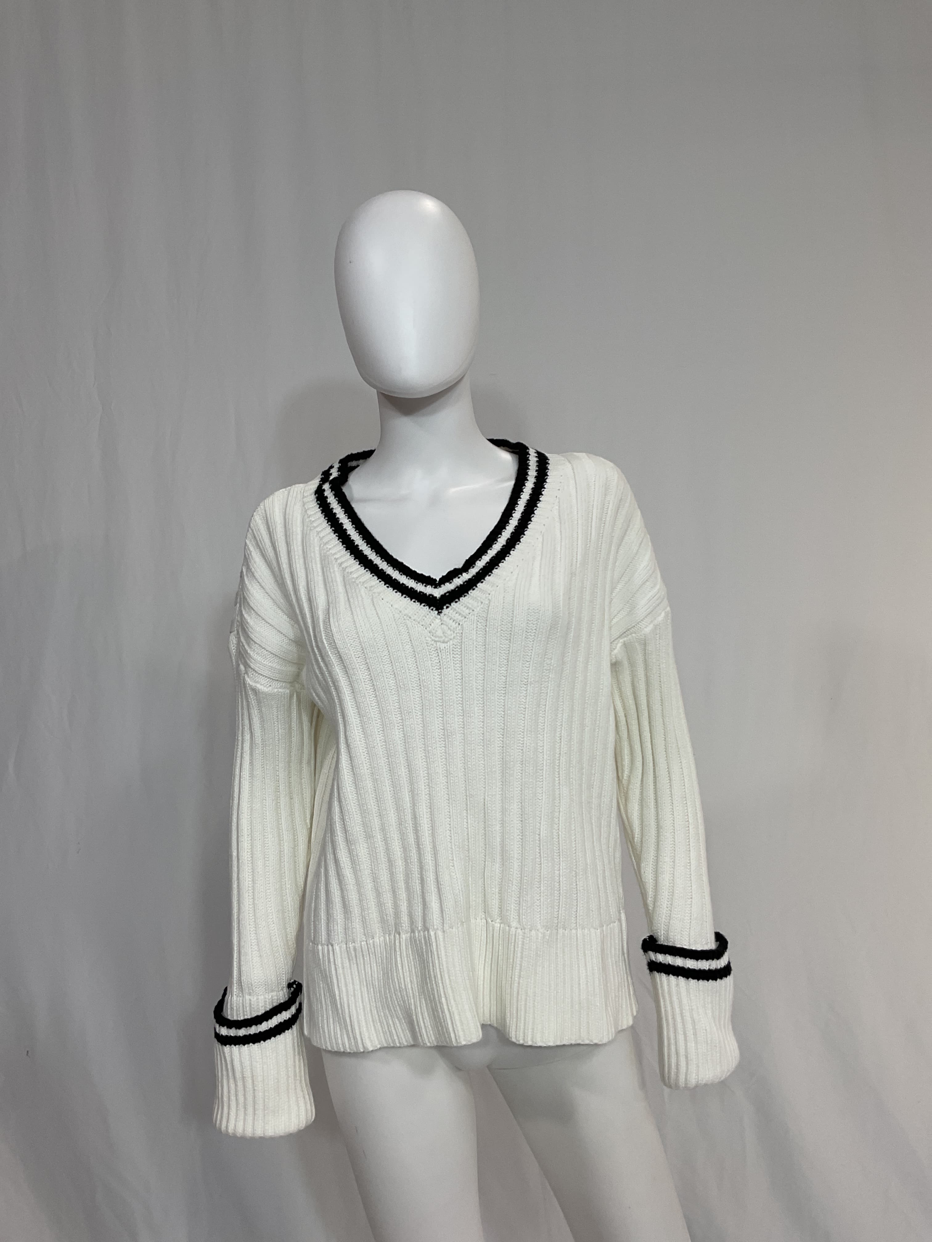 Danil V Neck Sweater In White & Black - Image 4