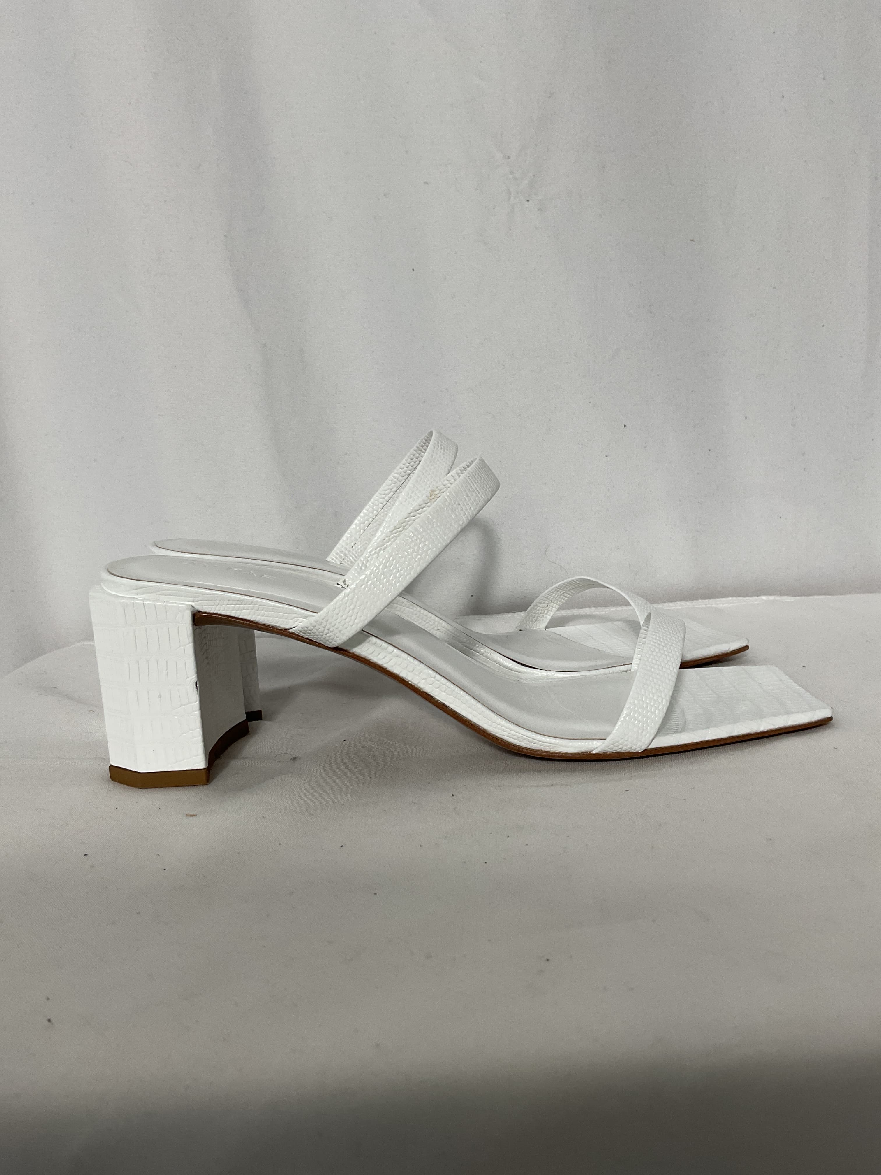 Tanya Embossed Chunky Heel S - Image 3
