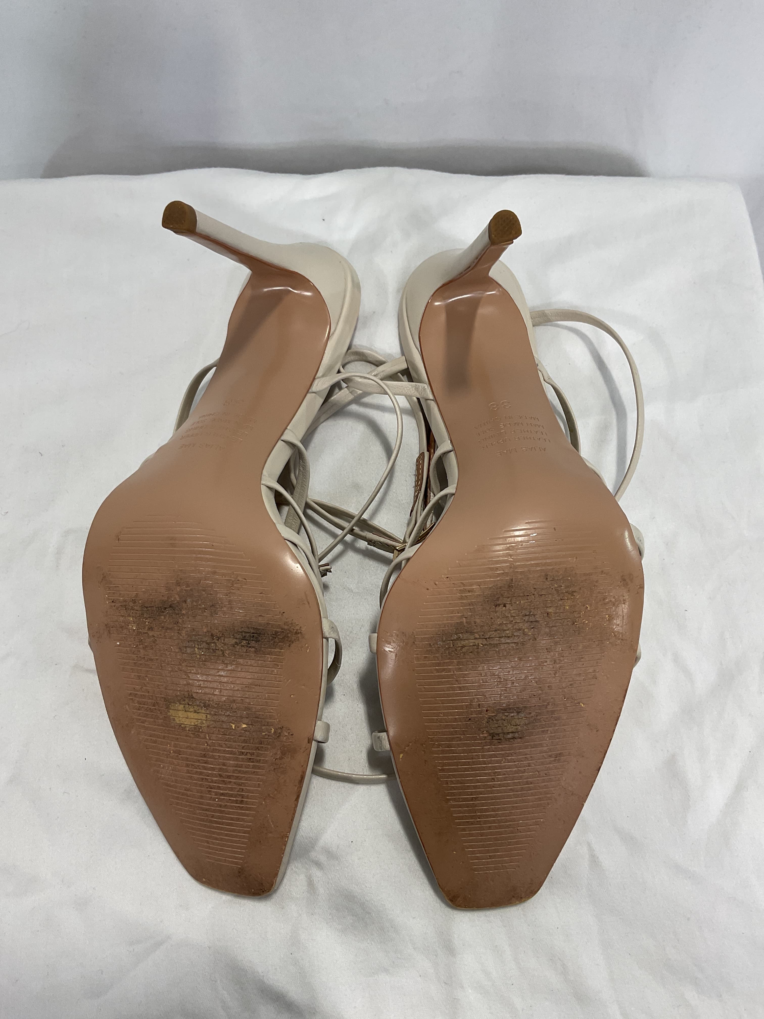 Isabelle Heel - Image 3