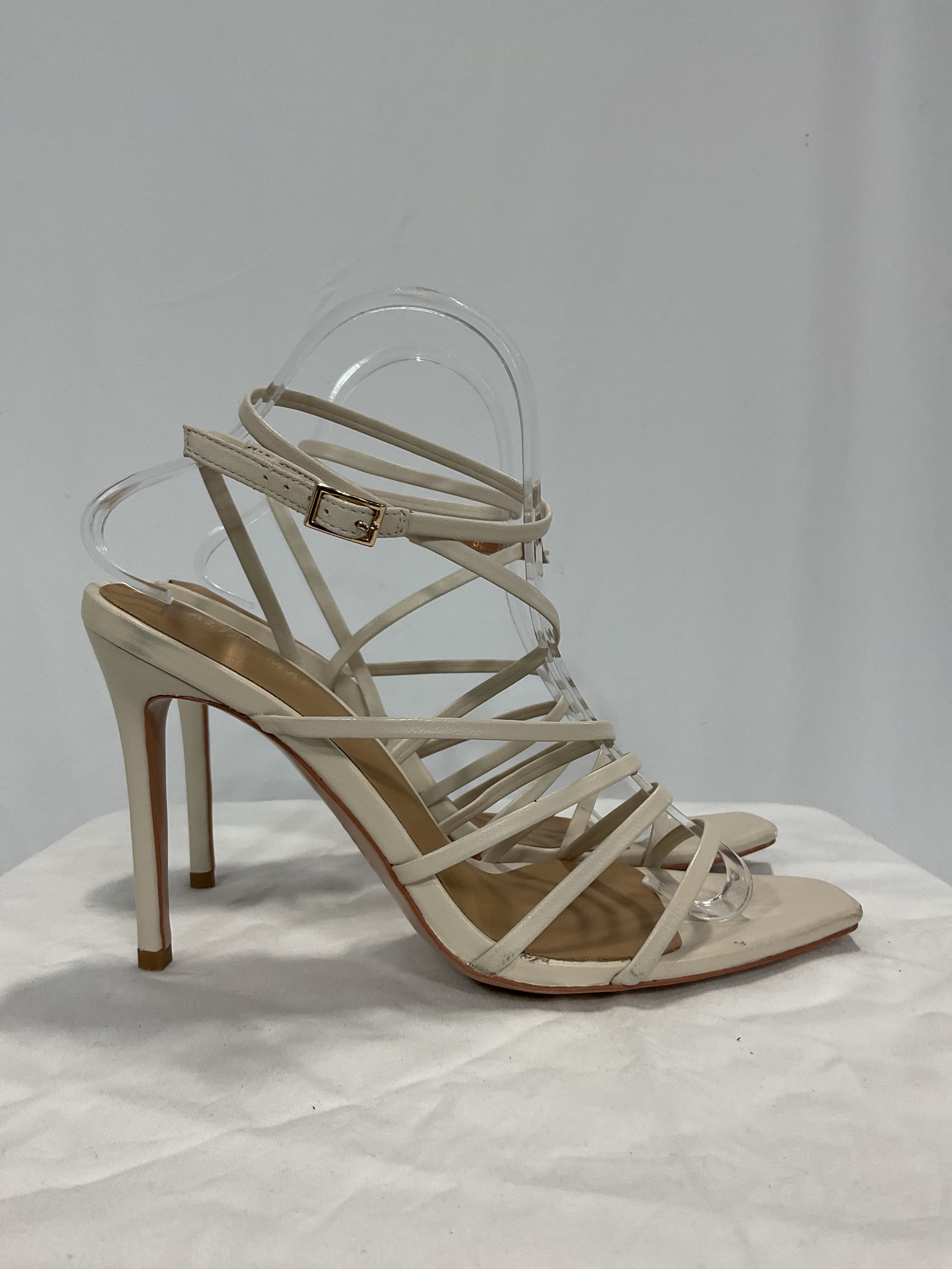 Isabelle Heel - Image 4