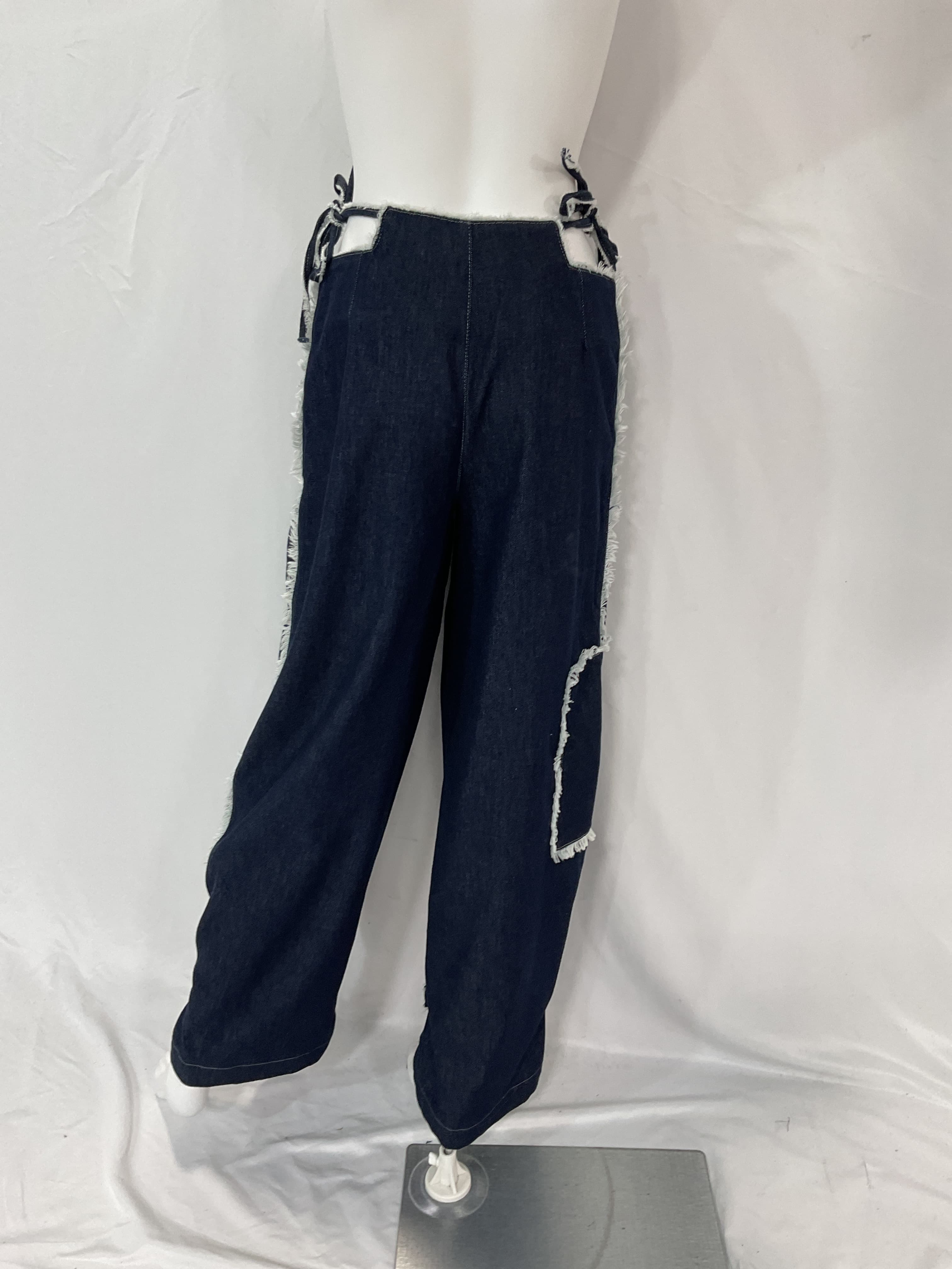 Low Waist Pleated Pant In Navy Blue - Image 2