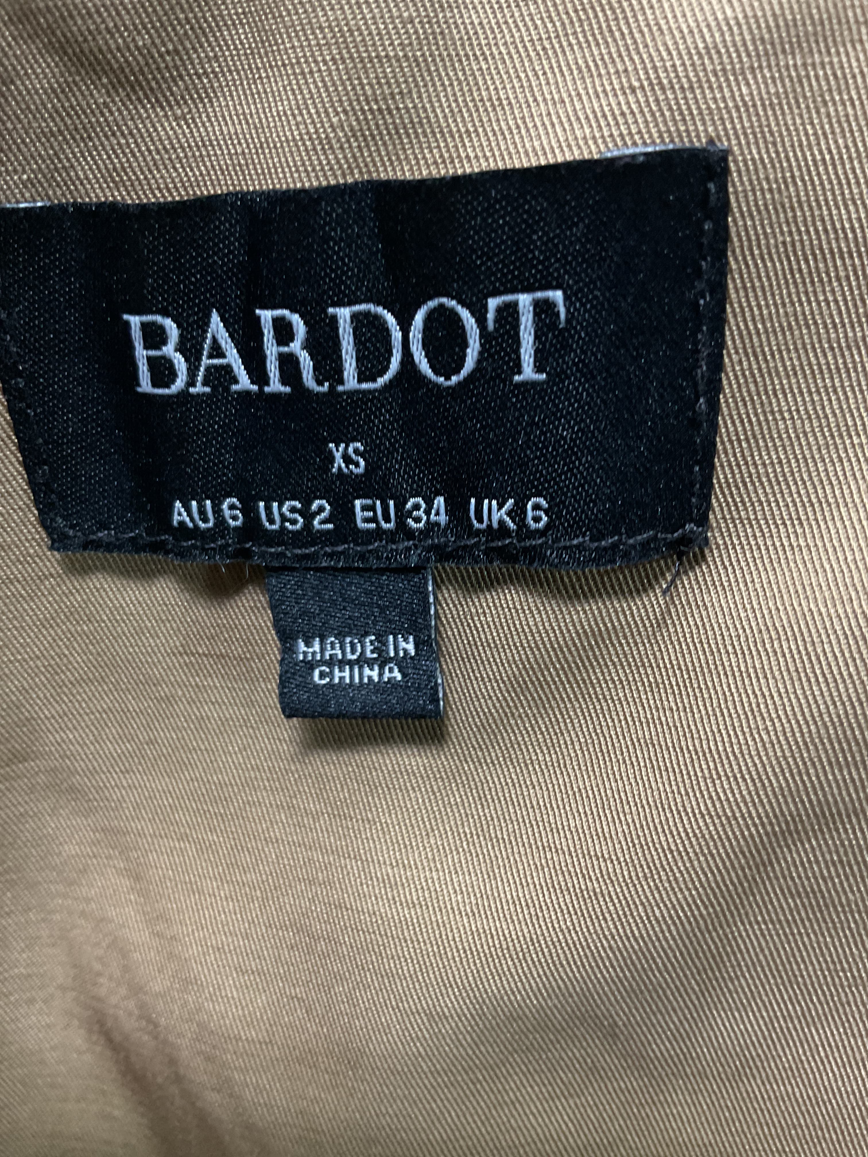 The Classic Trench In Tan - Image 2