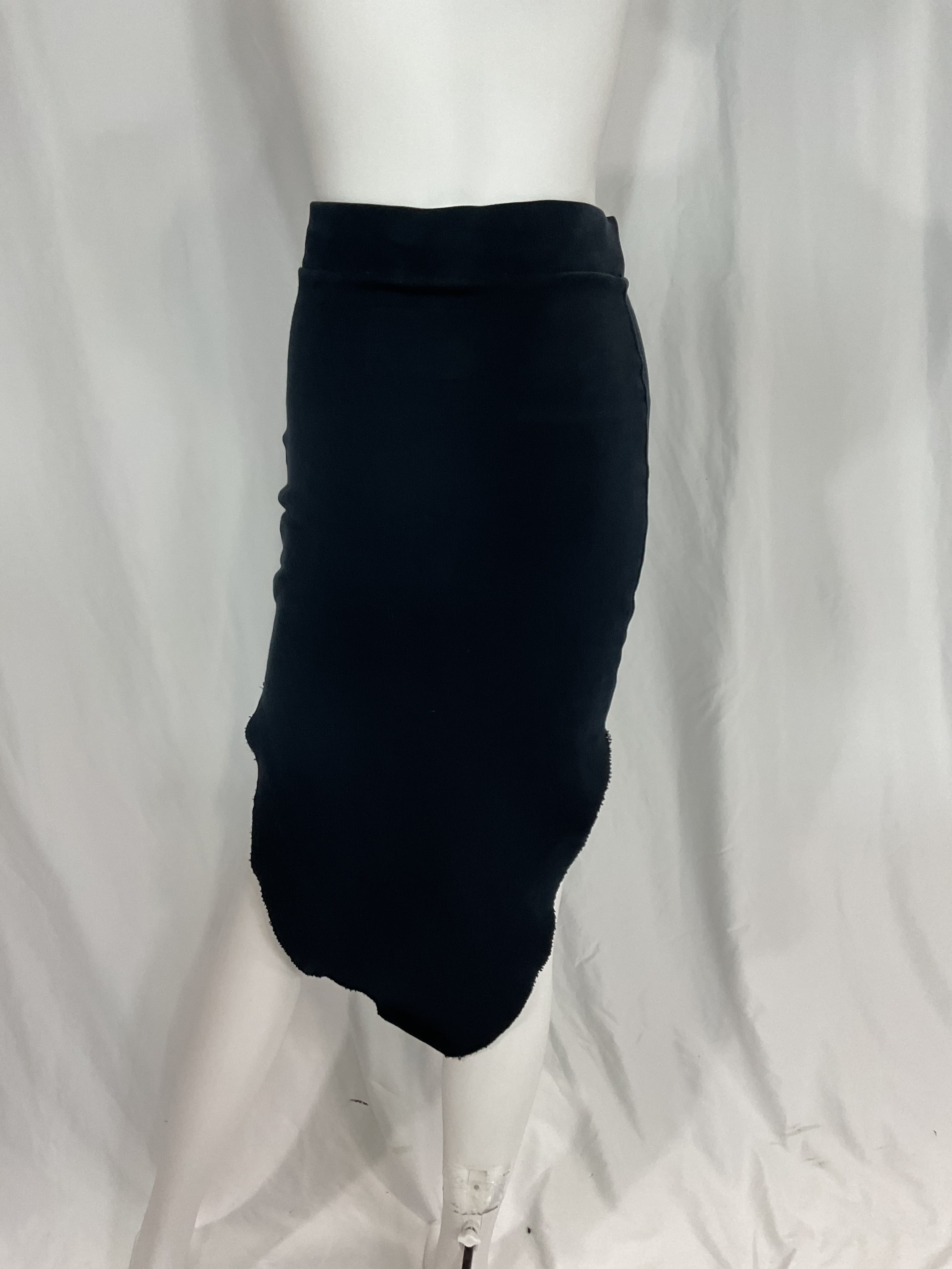 Unforgettable Skirt In British Royal Navy - Image 2