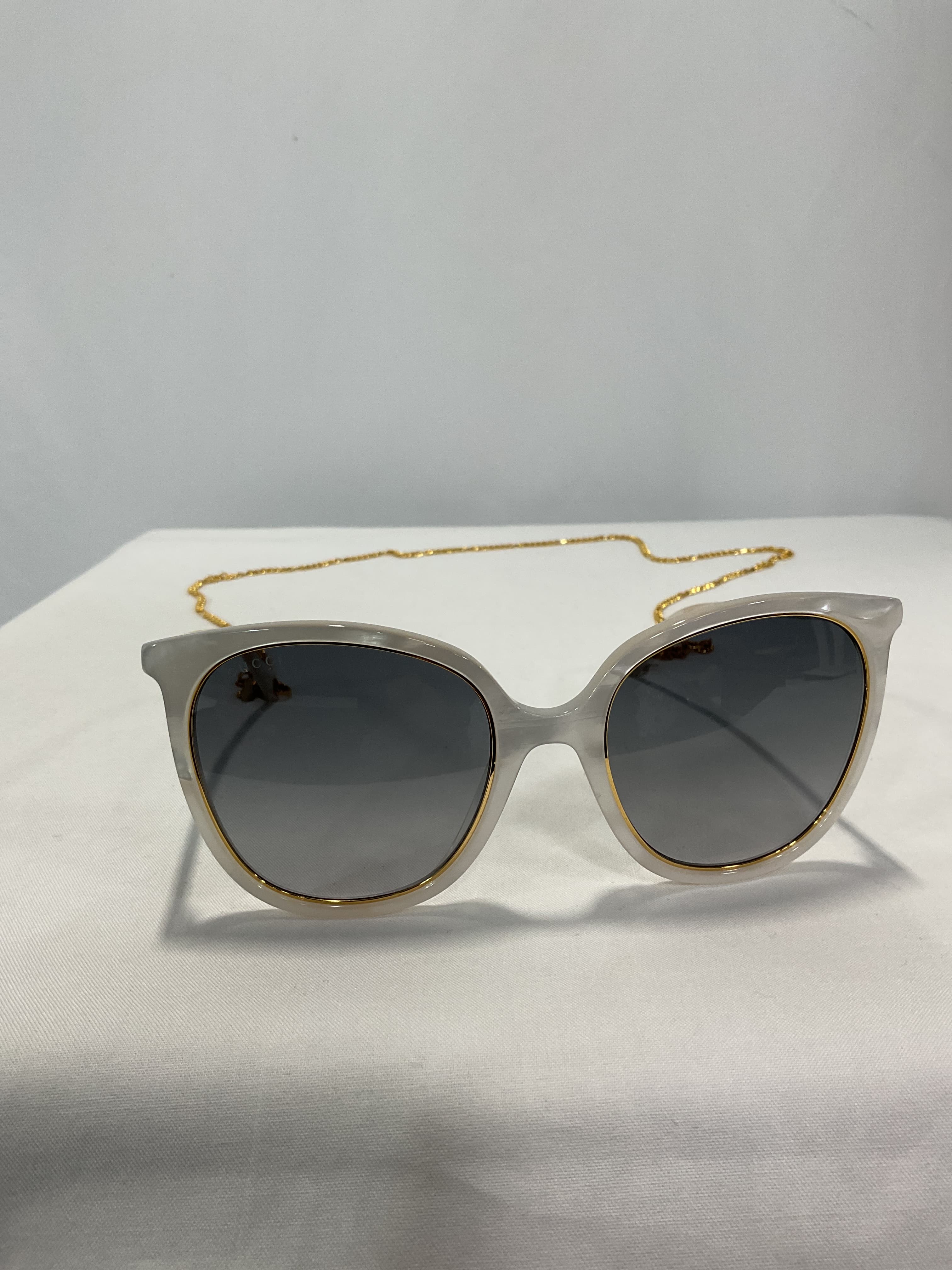 56mm Round Blue & Beyond Chain Sunglasses - Image 3