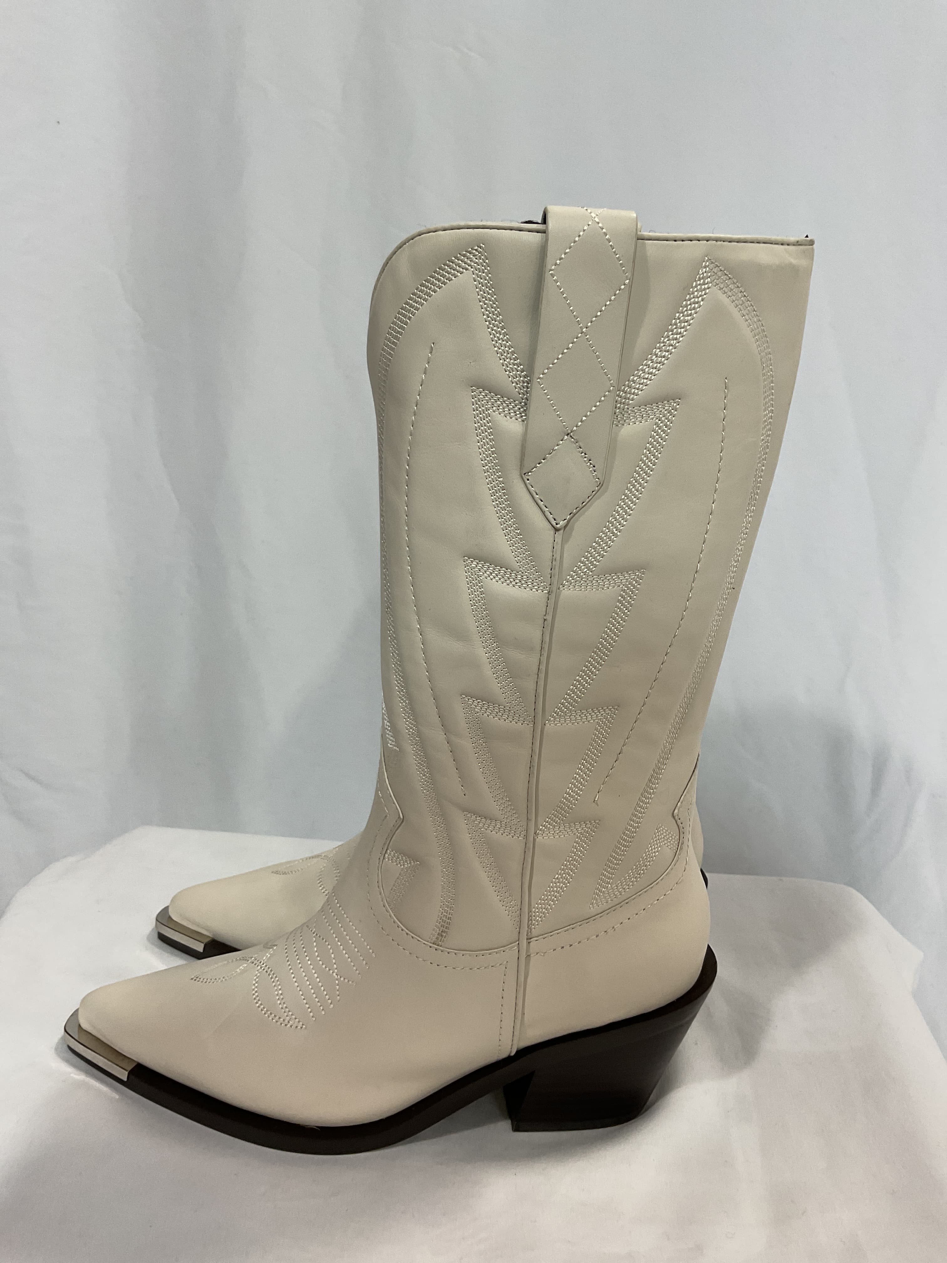 Nevery Boot In Off White - Image 4