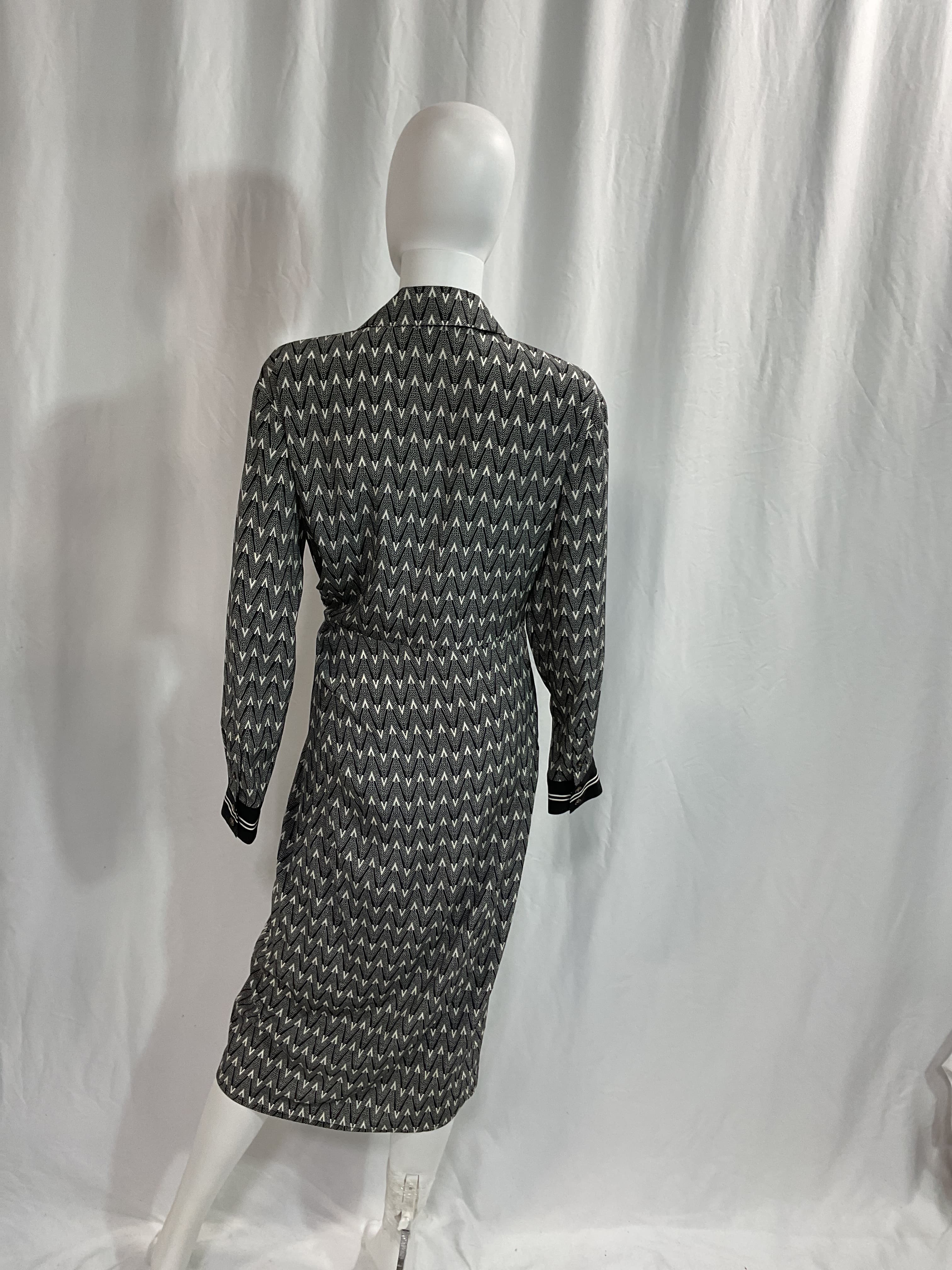 Wright V-Logo Dress - Image 4