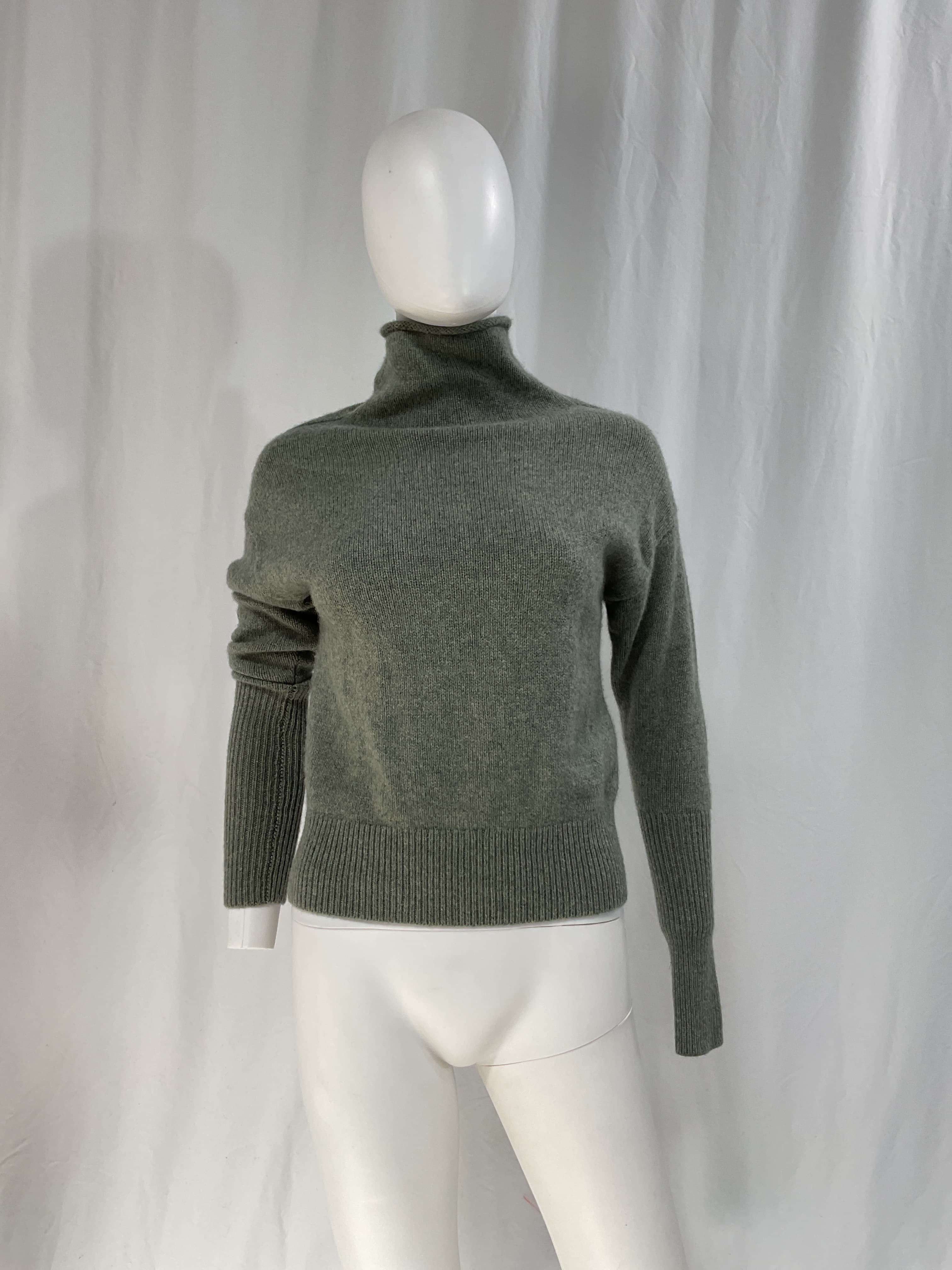 Cyprie Luxe Cashmere Sweater - Image 3