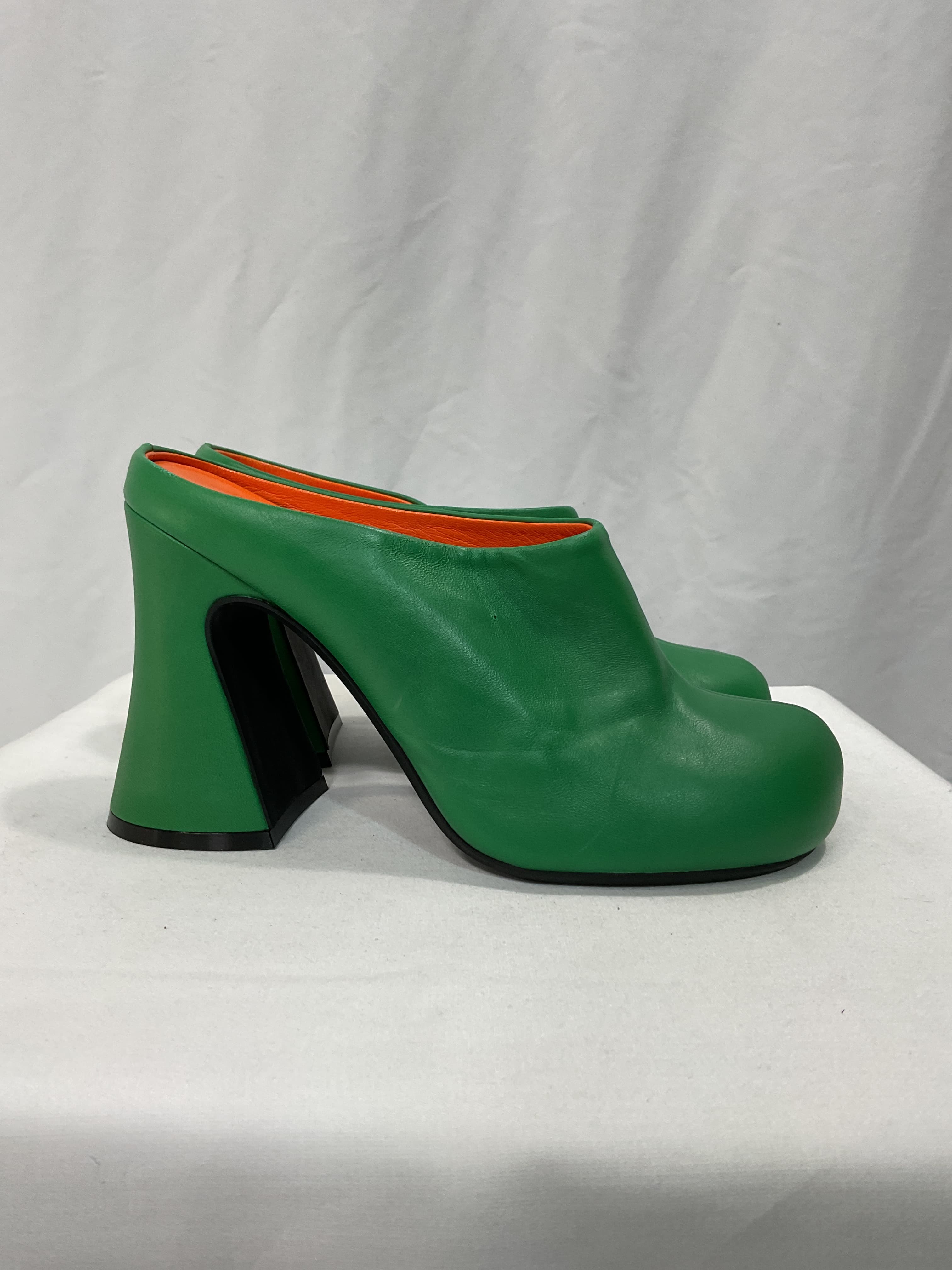 Fussbett Sabot Heels In Garden Green - Image 2