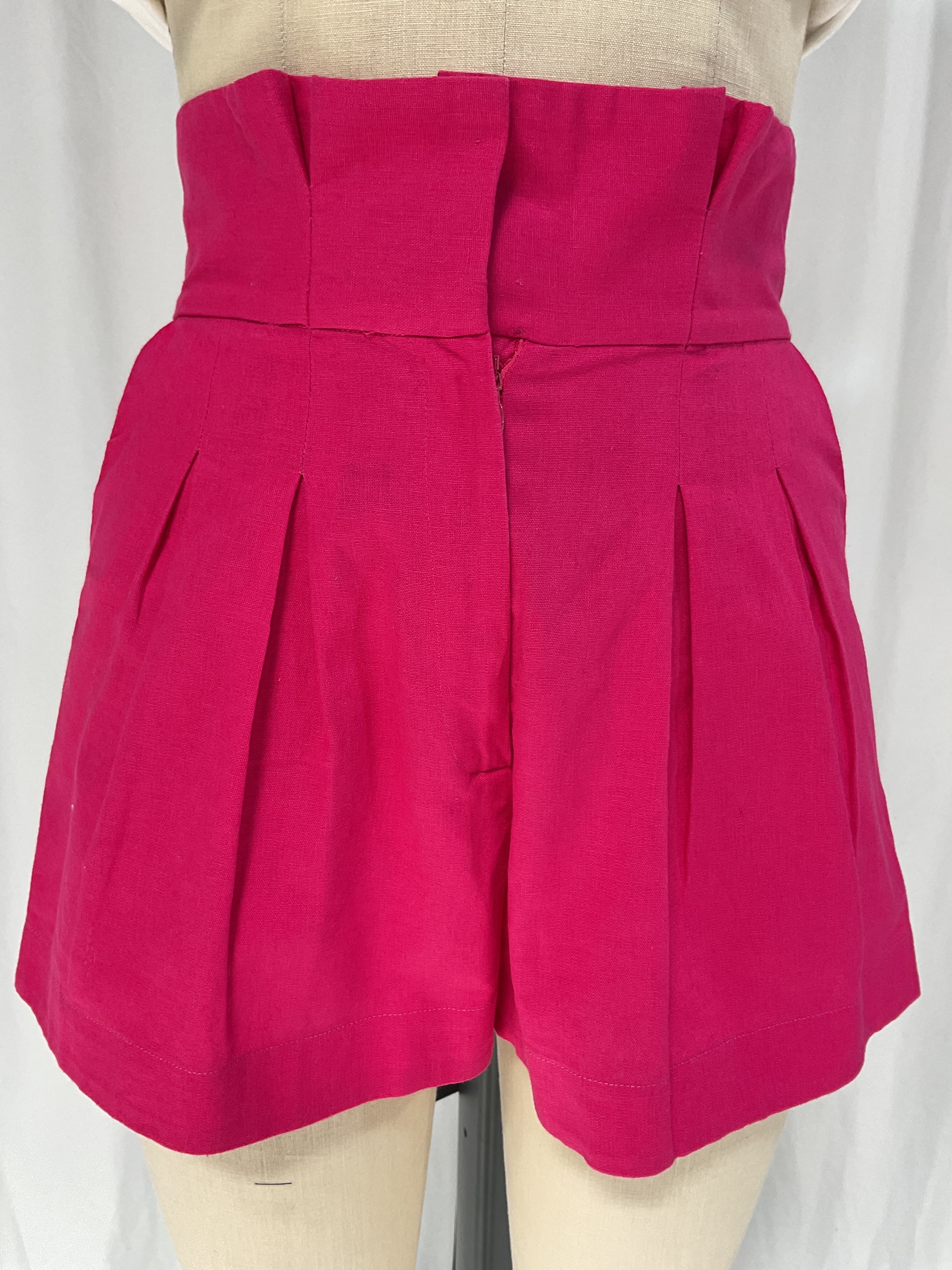 Aleco Short In Hot Pink - Image 2