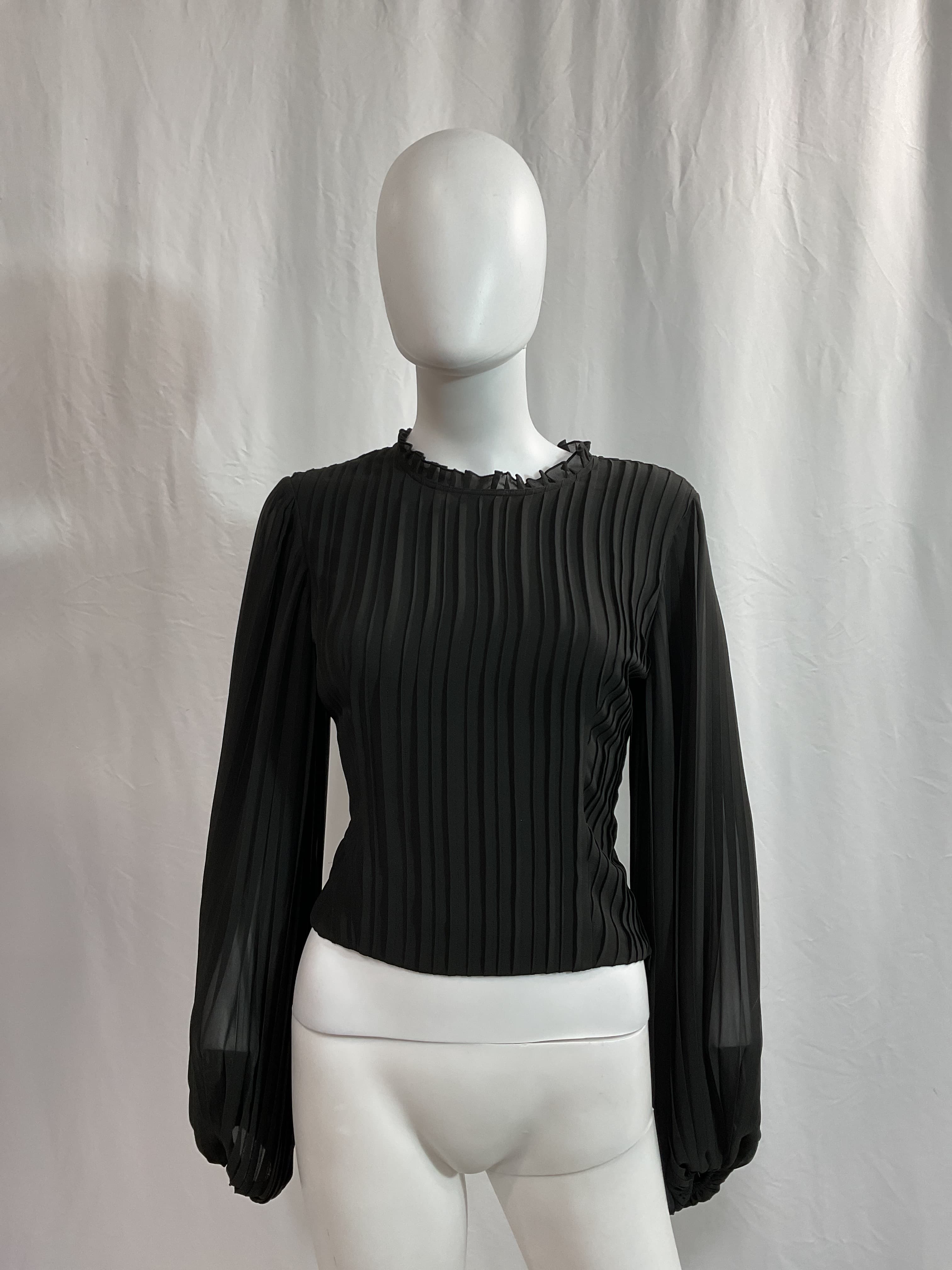Waist Tie Cutout Top In Noir - Image 3