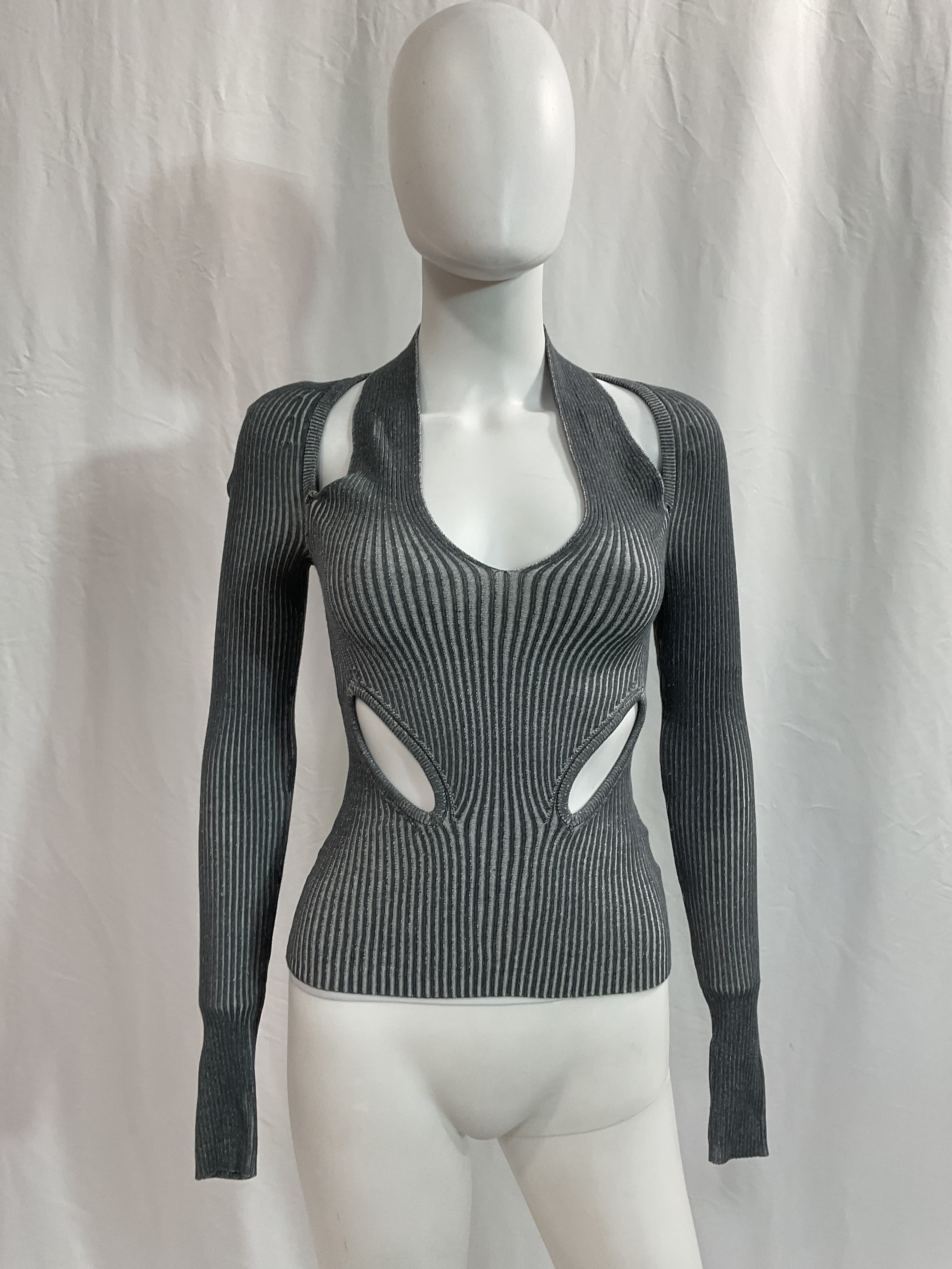 Alma Top In Charcoal - Image 4