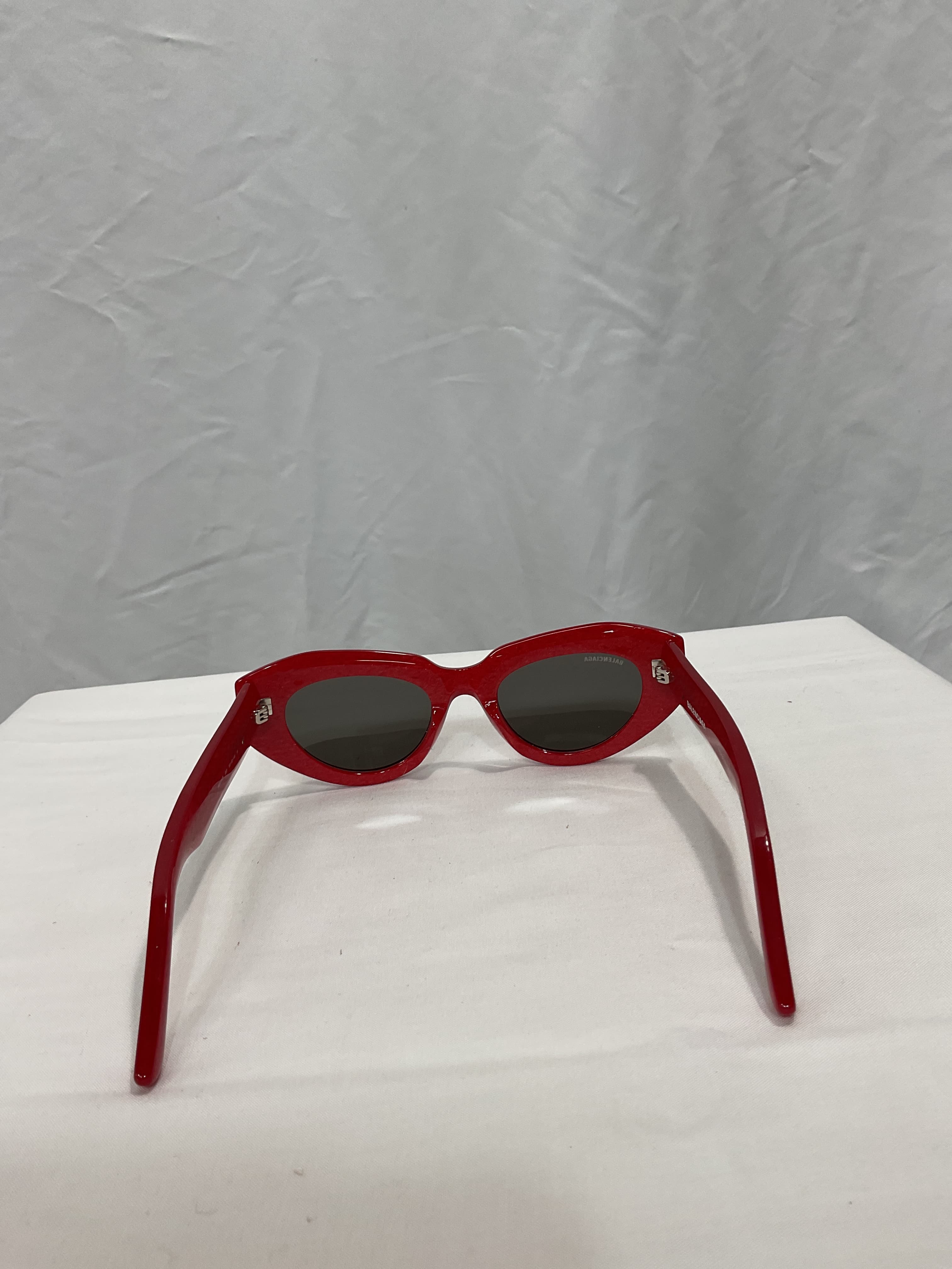 Balenciaga Cat Eye Sunglasses In Red - Image 4