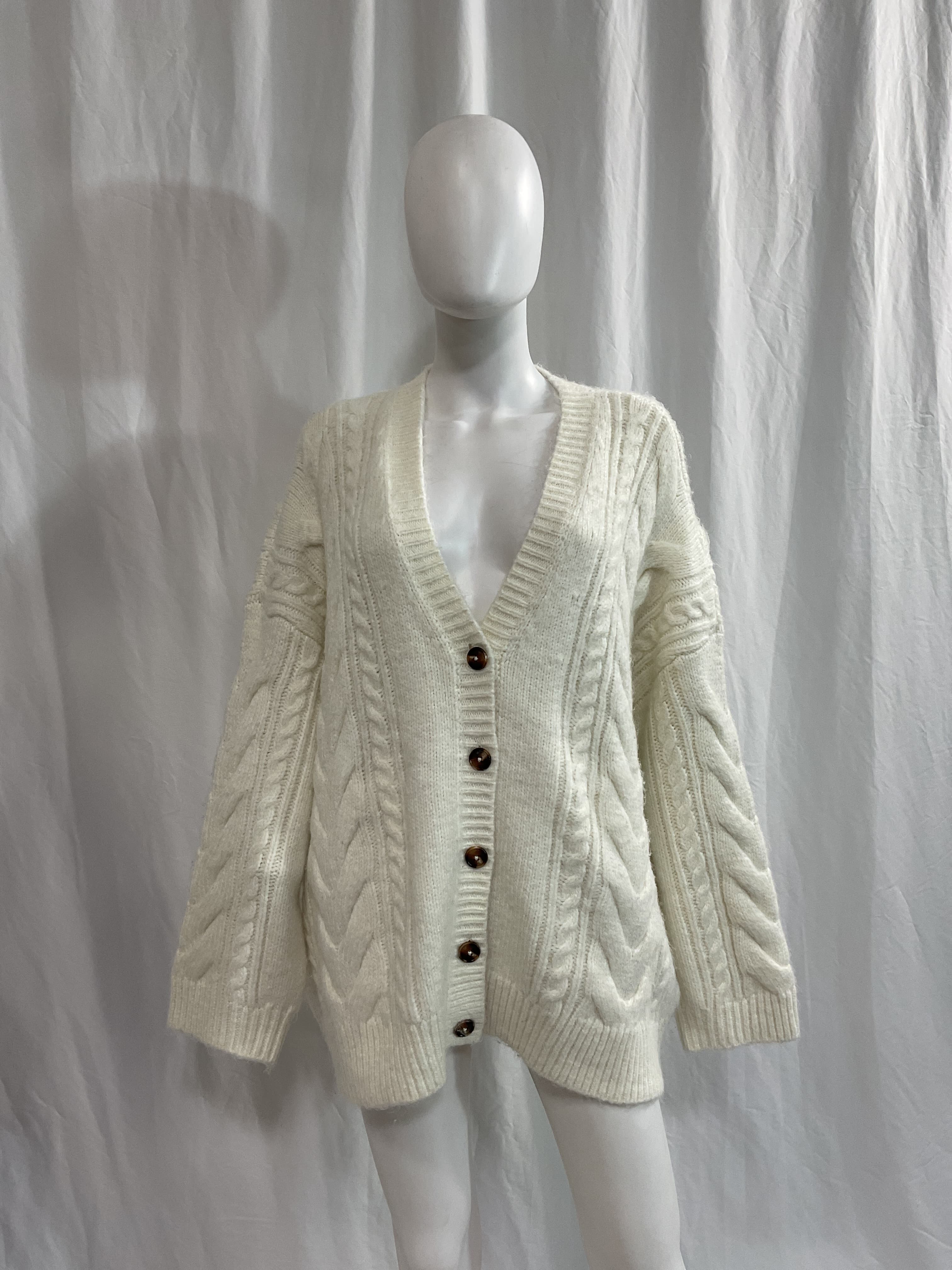 Serena Cable Cardigan In White - Image 3