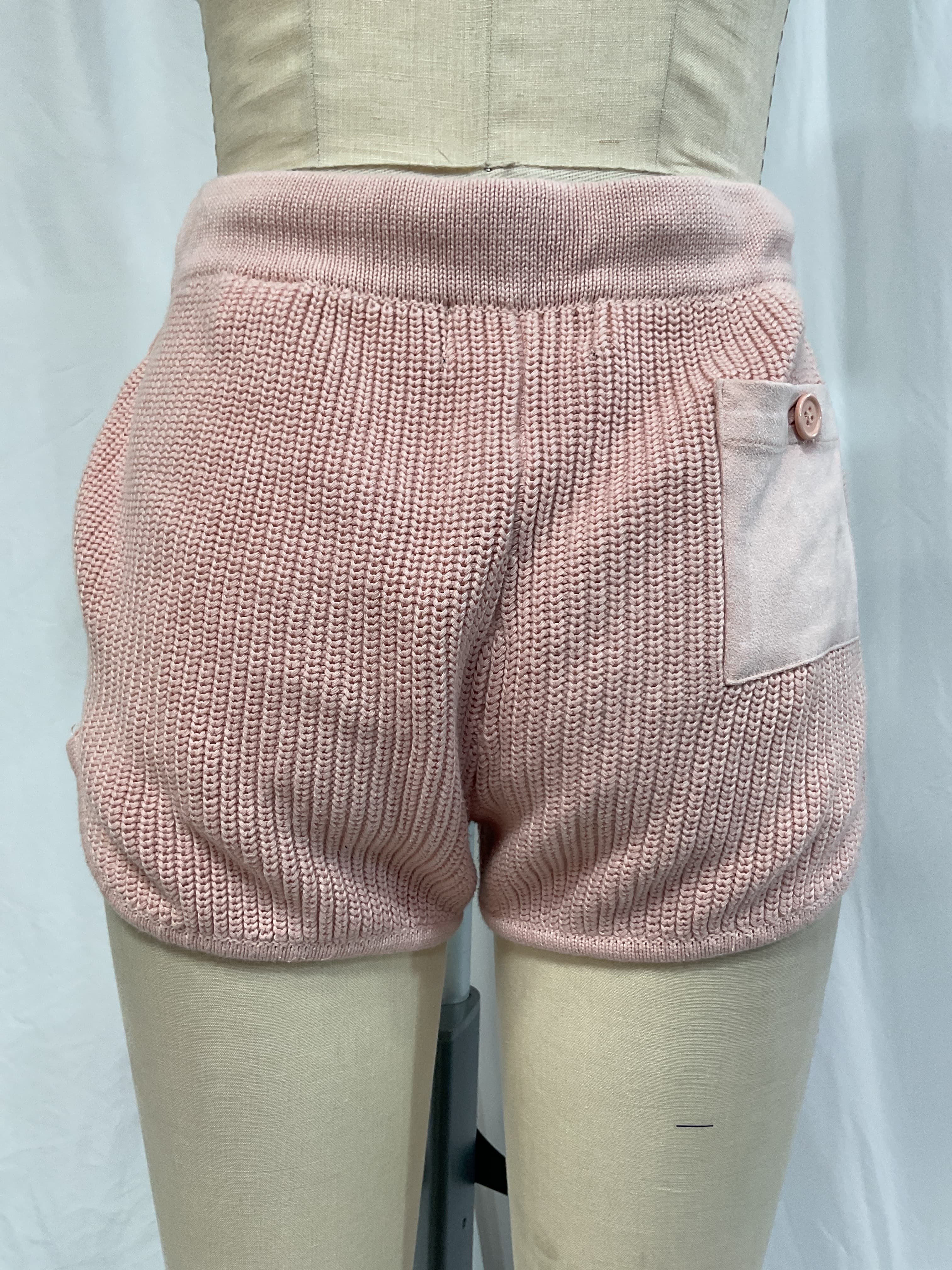 Uma Short - Image 4