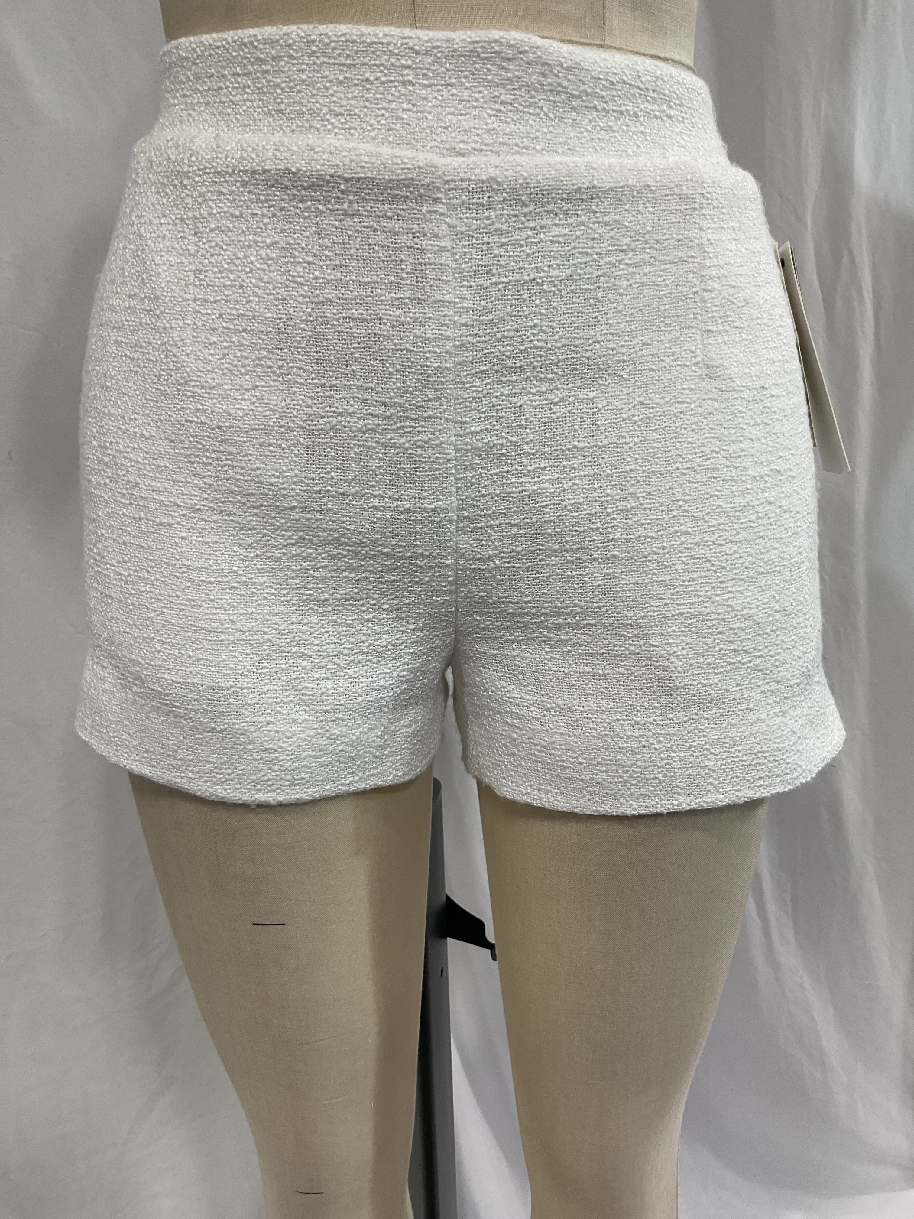 Simone Shorts In White - Image 4