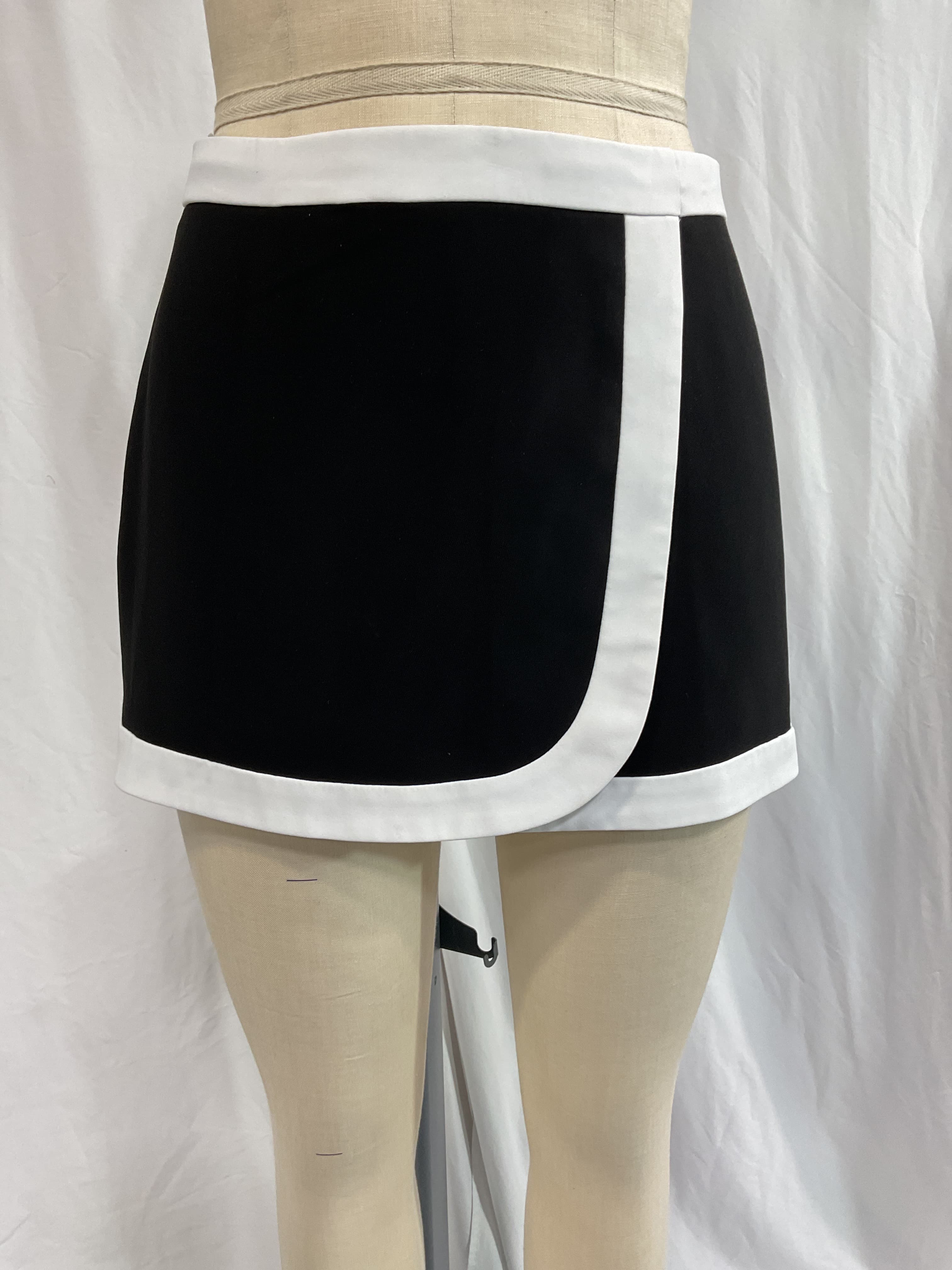 Porsha Skort In Black & Ivory - Image 4
