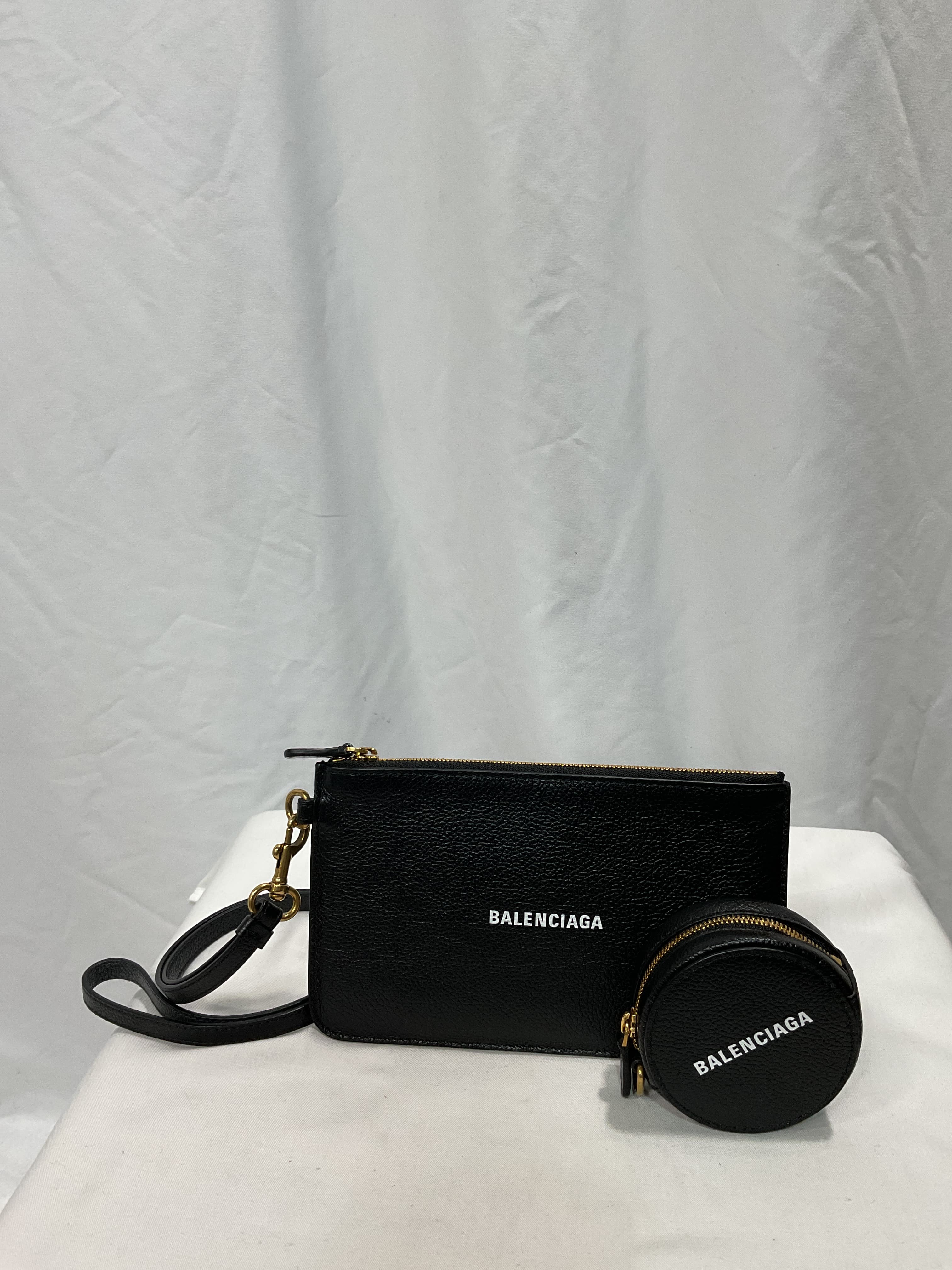 Cash Multipocket Strap Bag In Black & White - Image 2