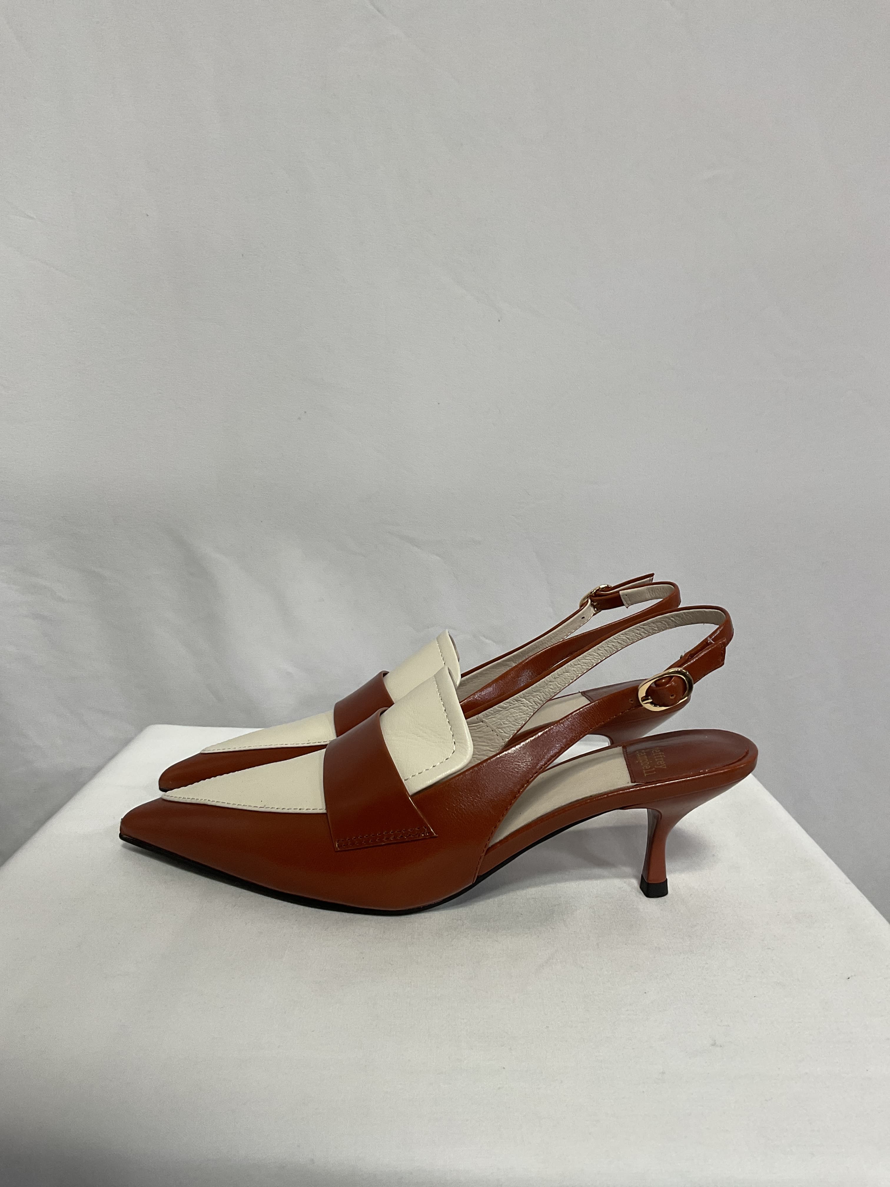Literature Pointed Toe Pump - Image 3