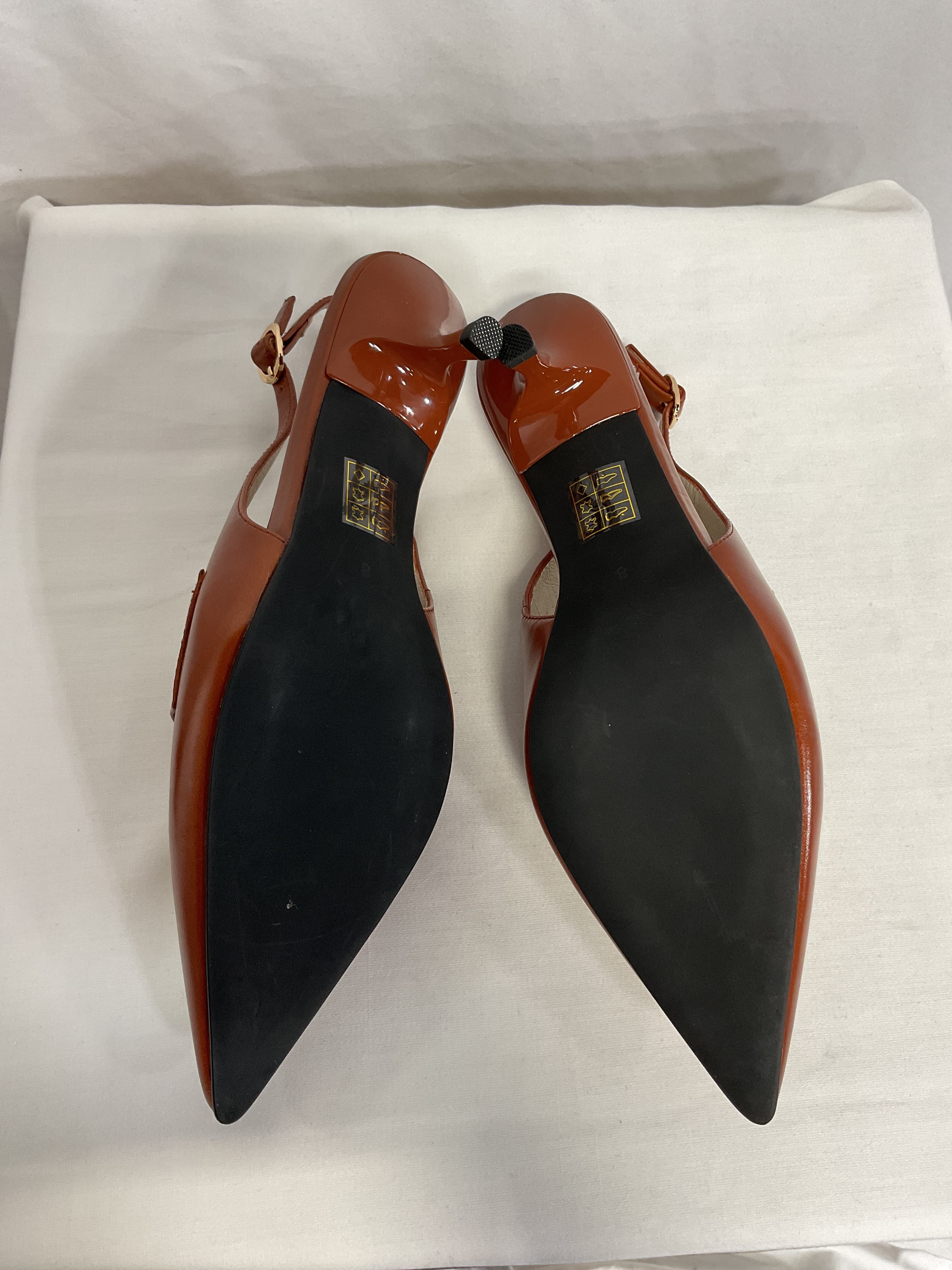 Literature Pointed Toe Pump - Image 4