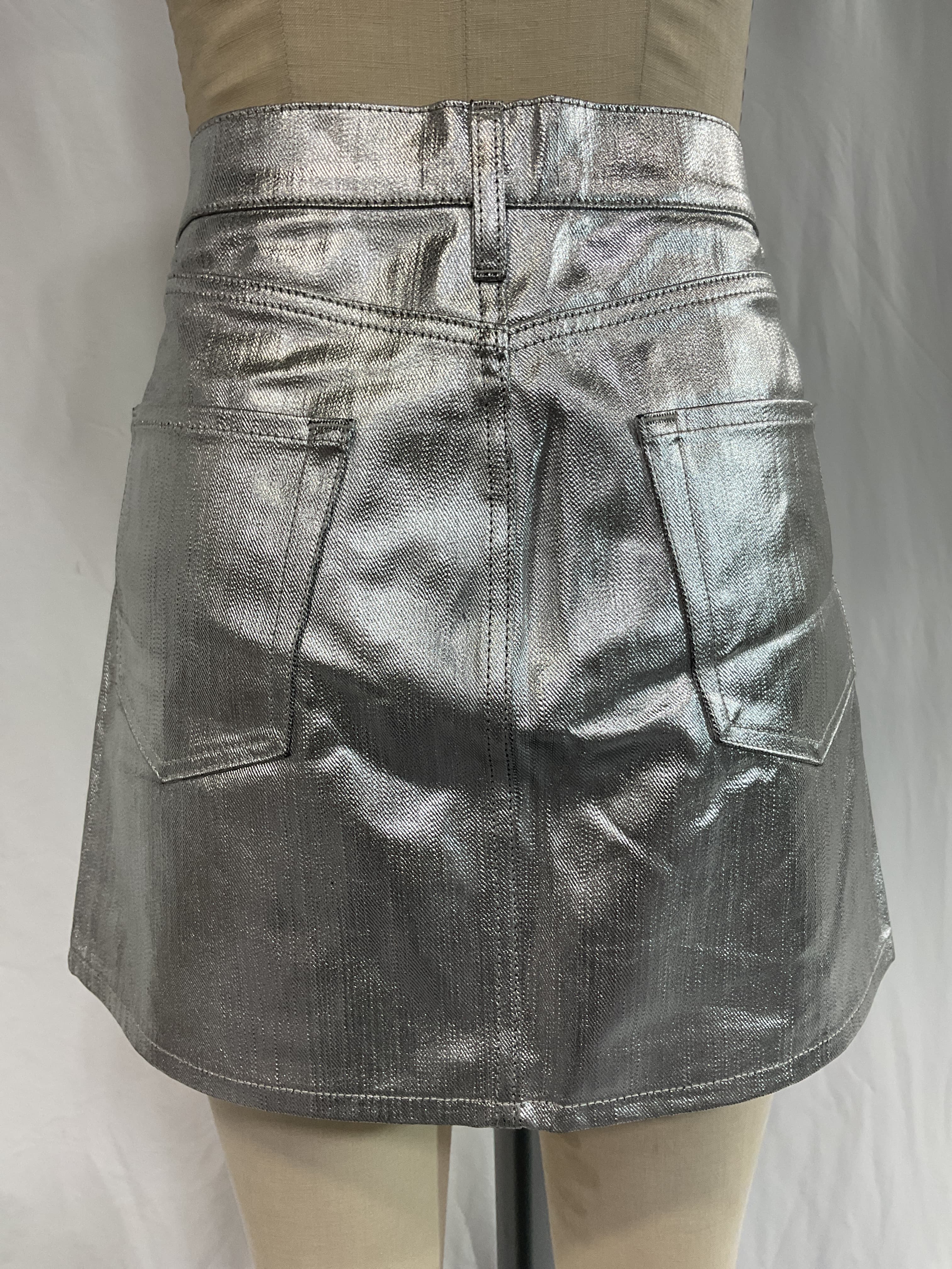 Le Mini Skirt In Silver Chrome - Image 2