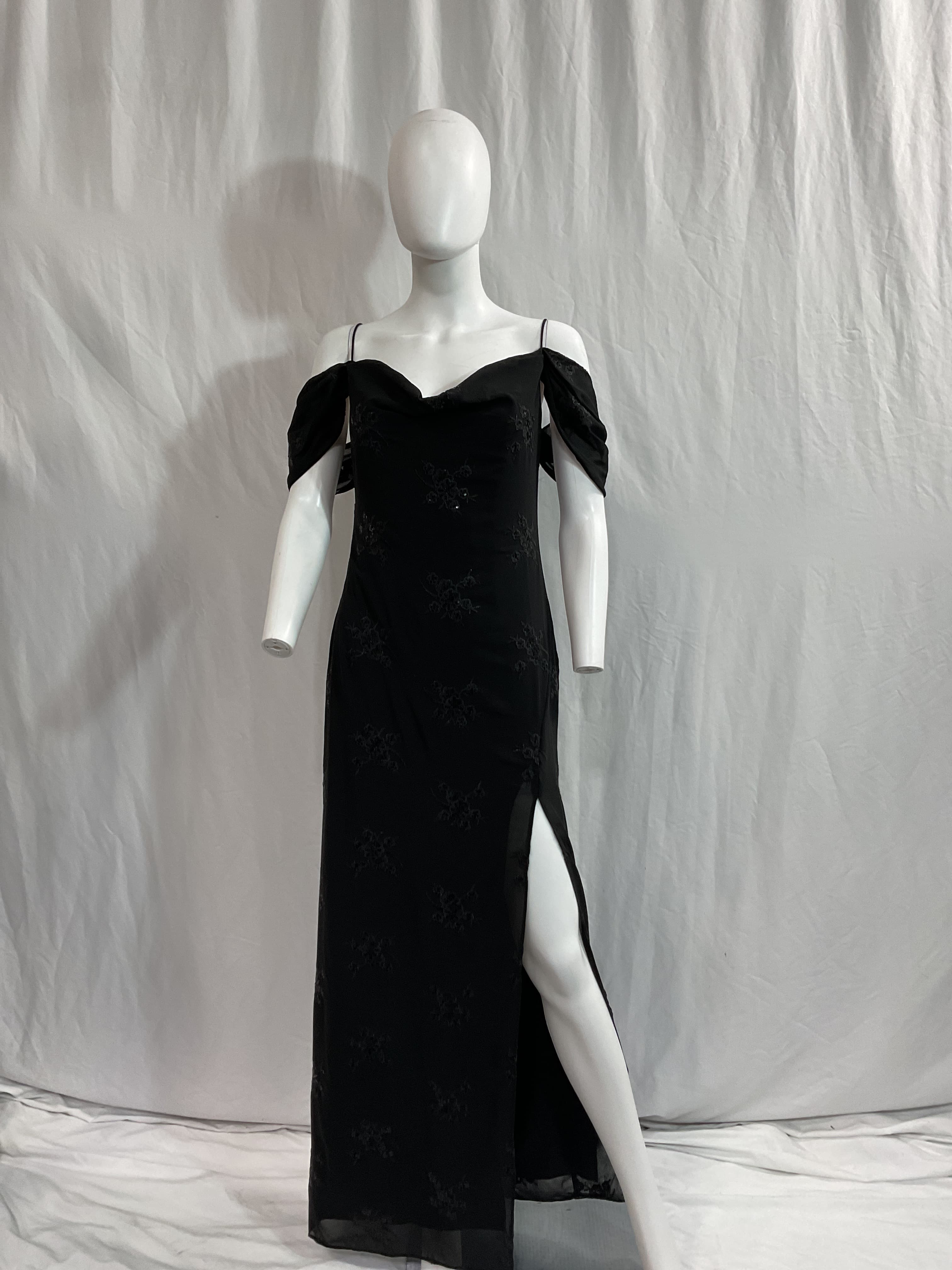 Yvanna Embroidered Maxi Dress In Black - Image 3