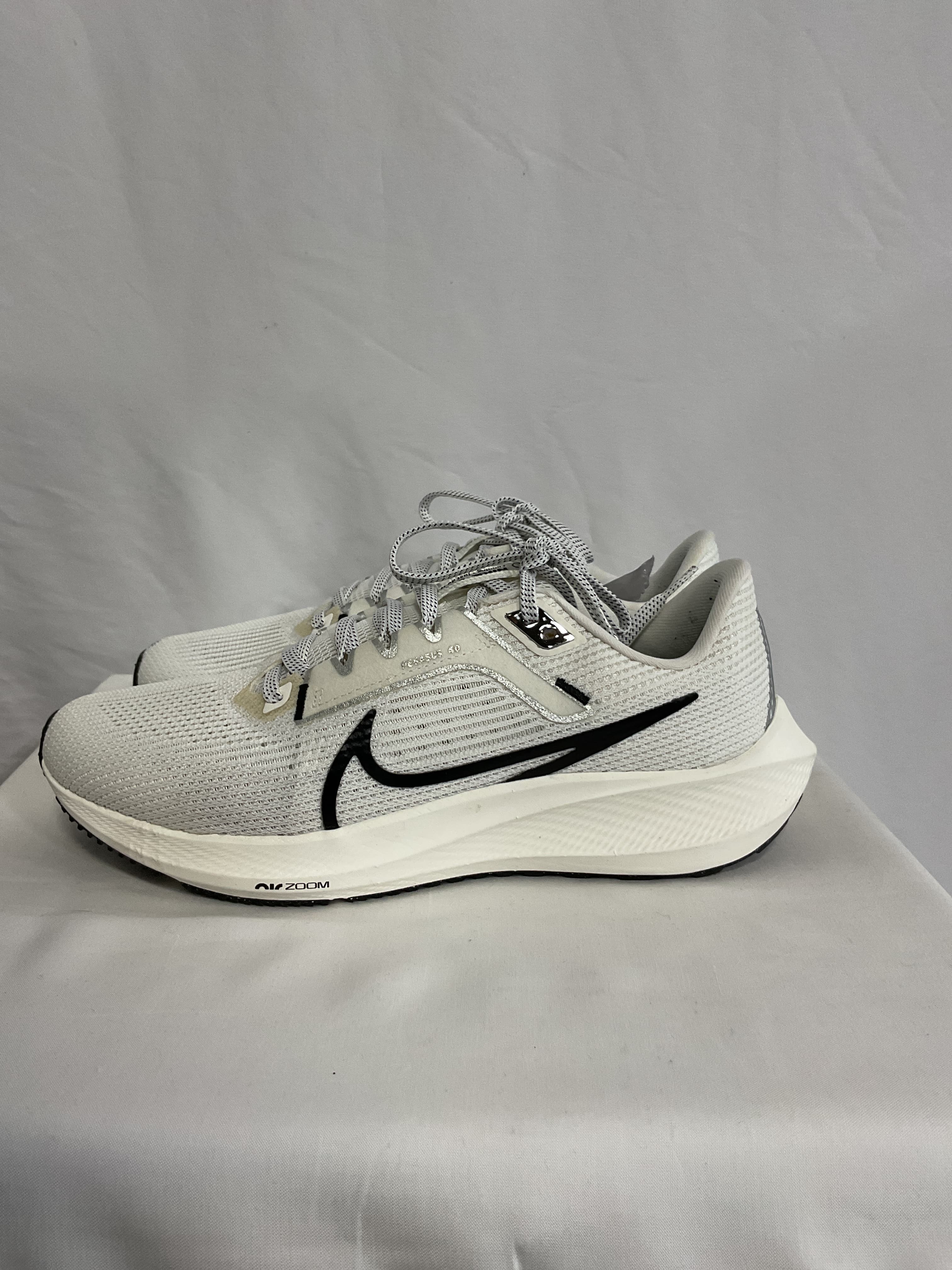 Pegasus 40 Sneaker - Image 2