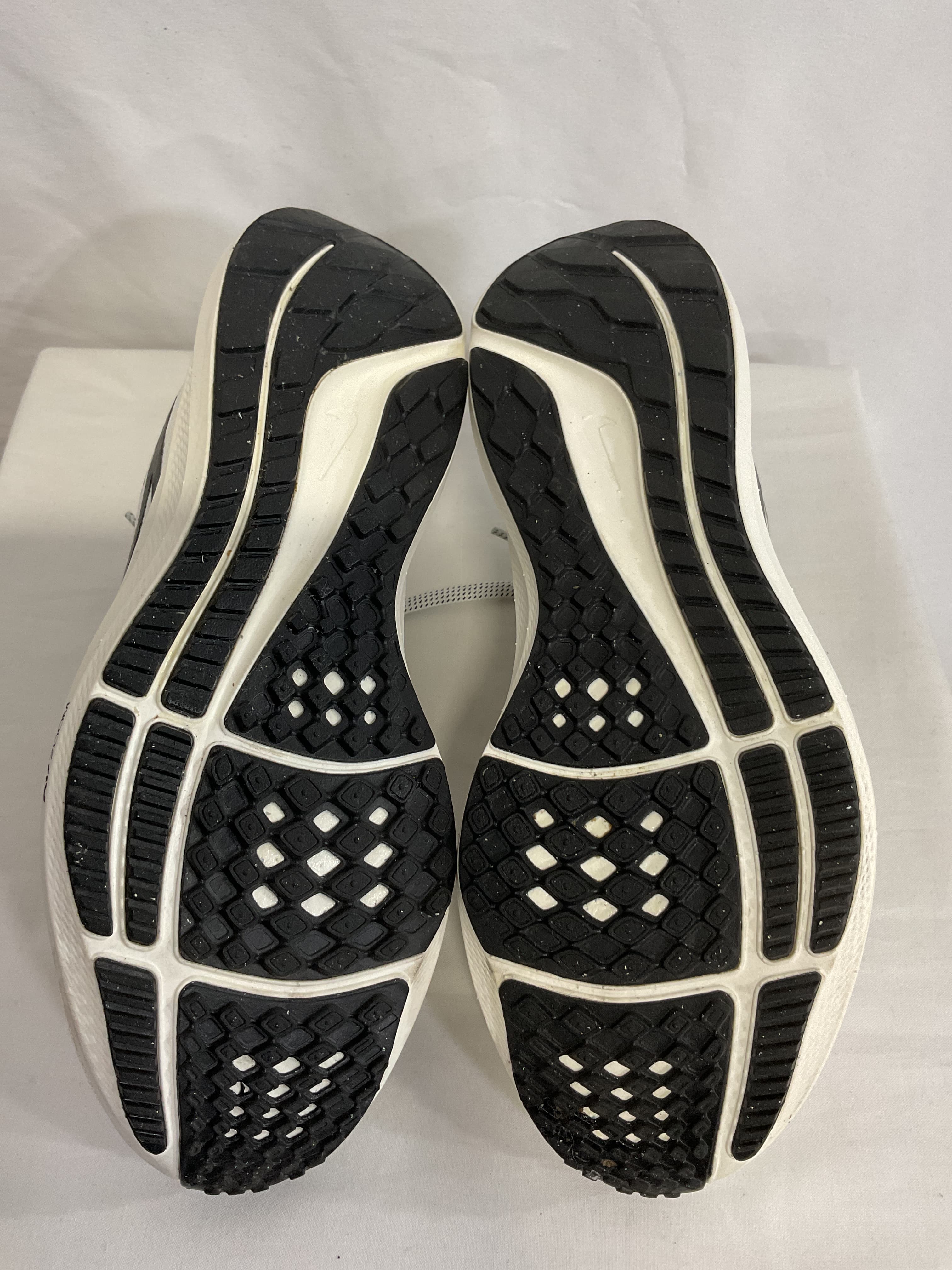 Pegasus 40 Sneaker - Image 3