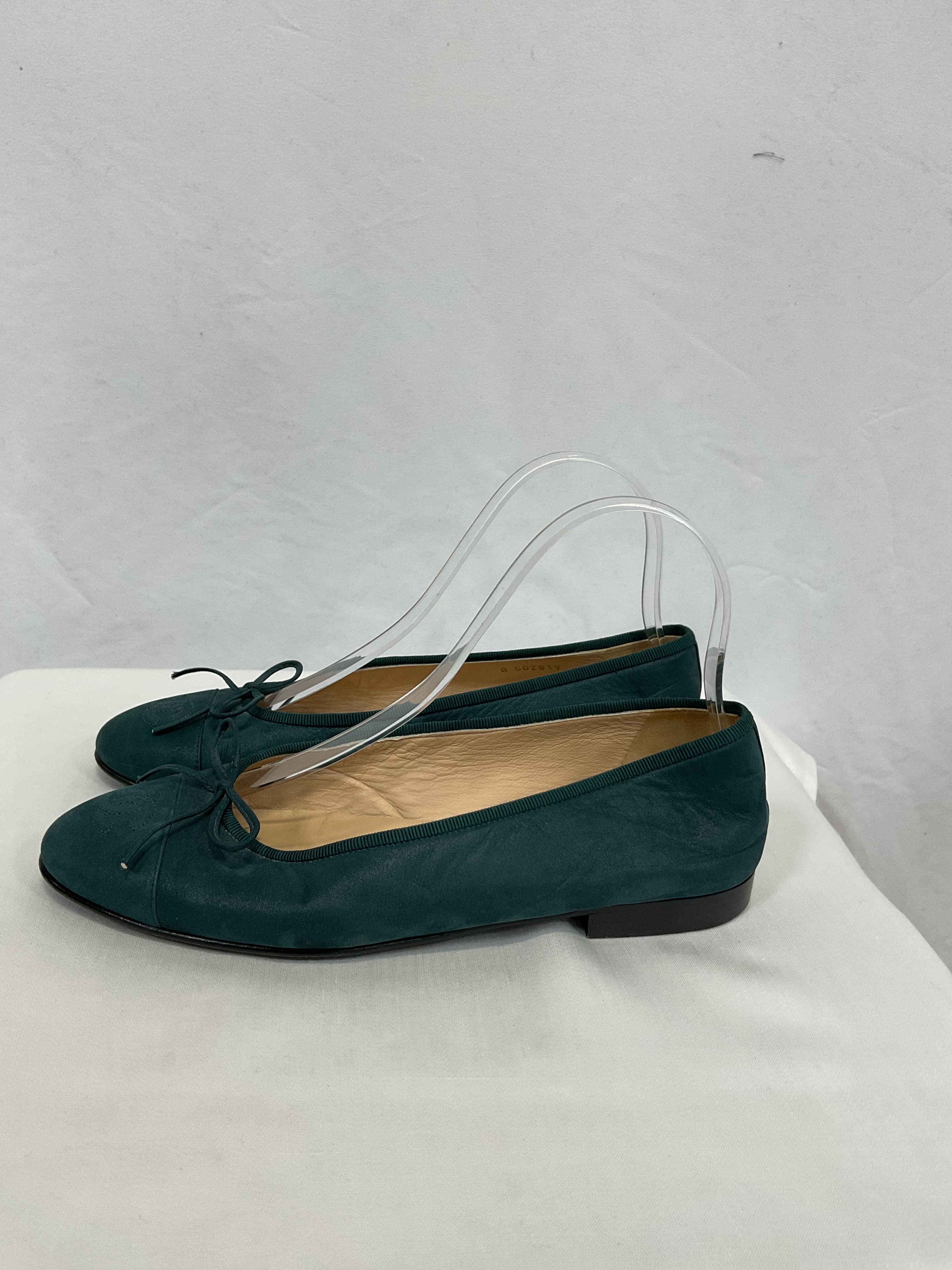 Interlocking Cc Logo Suede Flats - Image 2