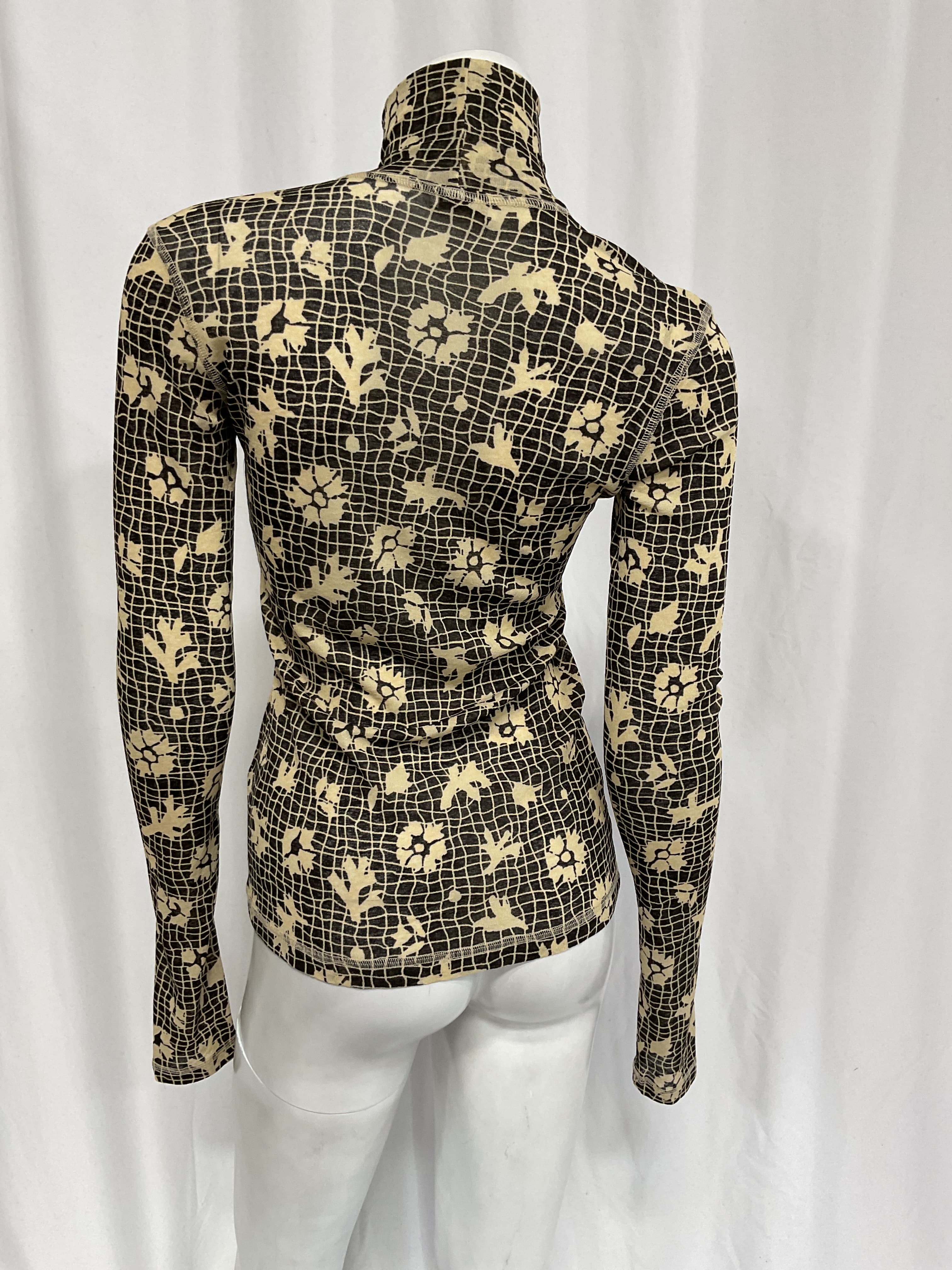 Hanny Floral Cut-Out Turtleneck Top - Image 3
