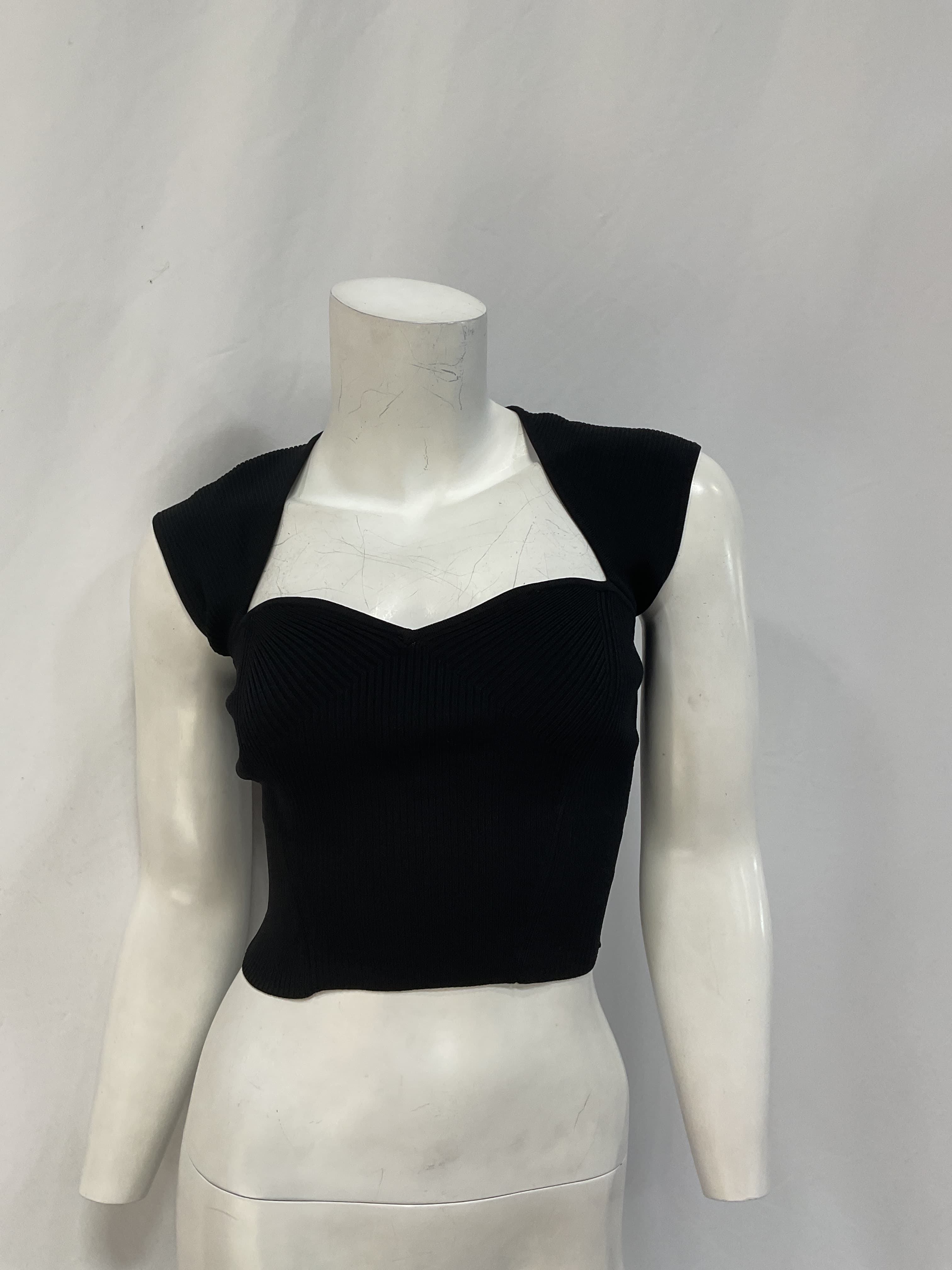 Abia Cropped Tee In Black - Image 2