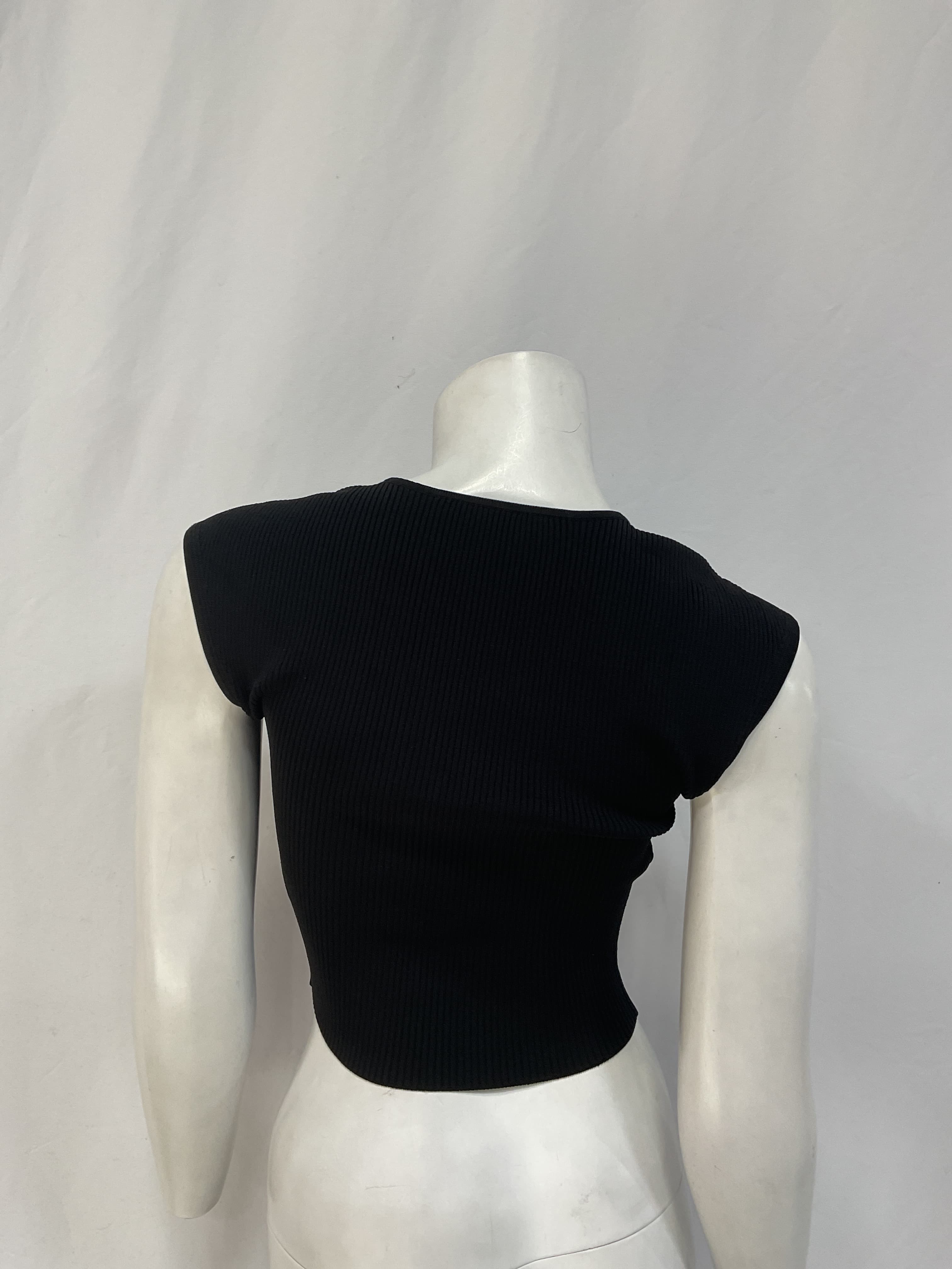 Abia Cropped Tee In Black - Image 3