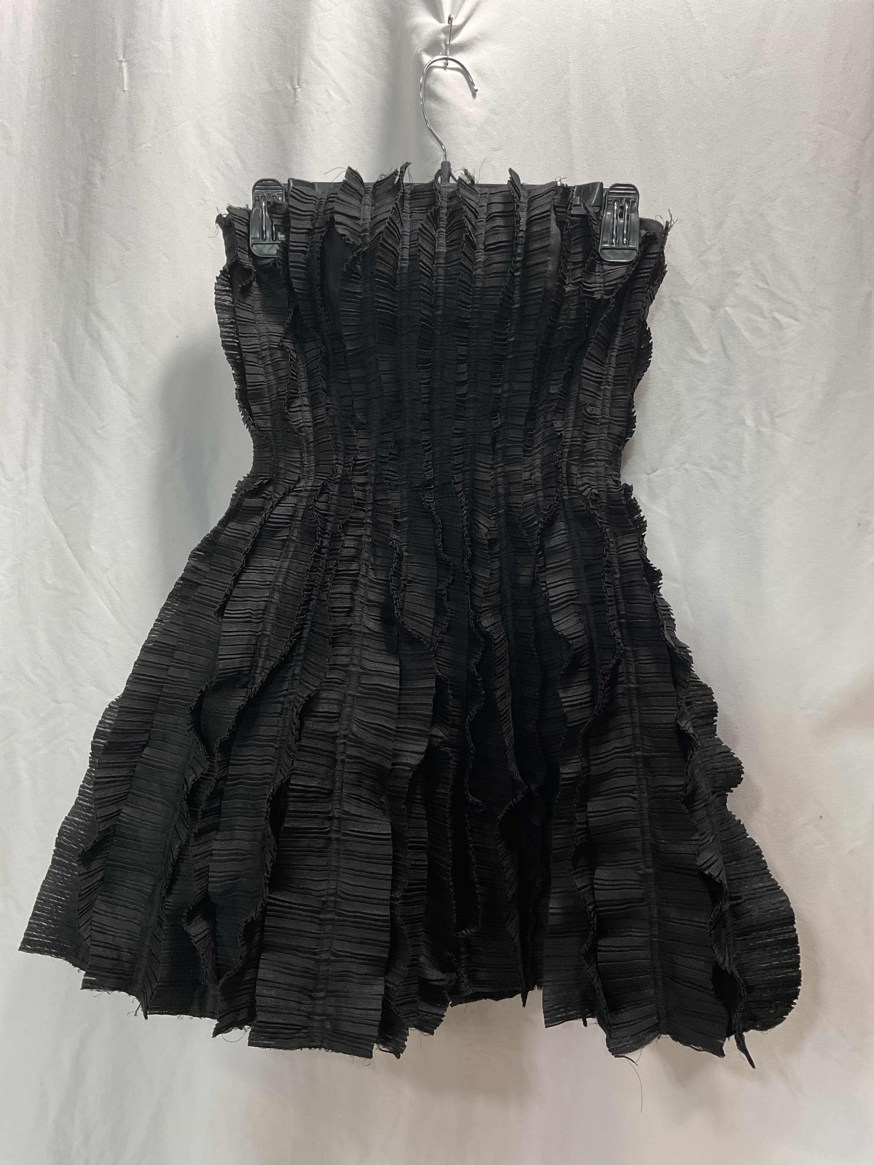 Hybrid Sleeveless Mini Dress In Black - Image 4