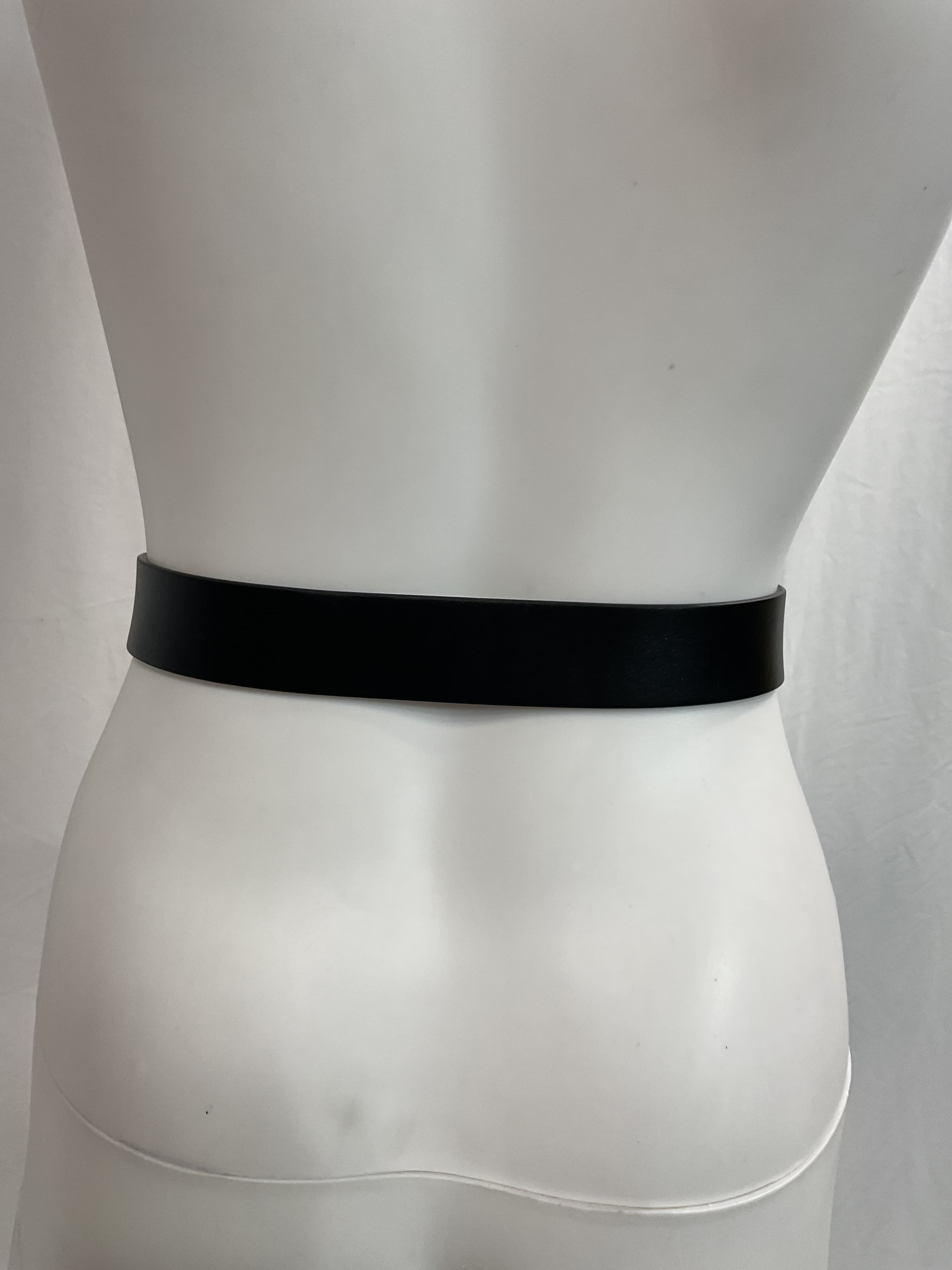 Chain Detail Belt In Black - Image 3