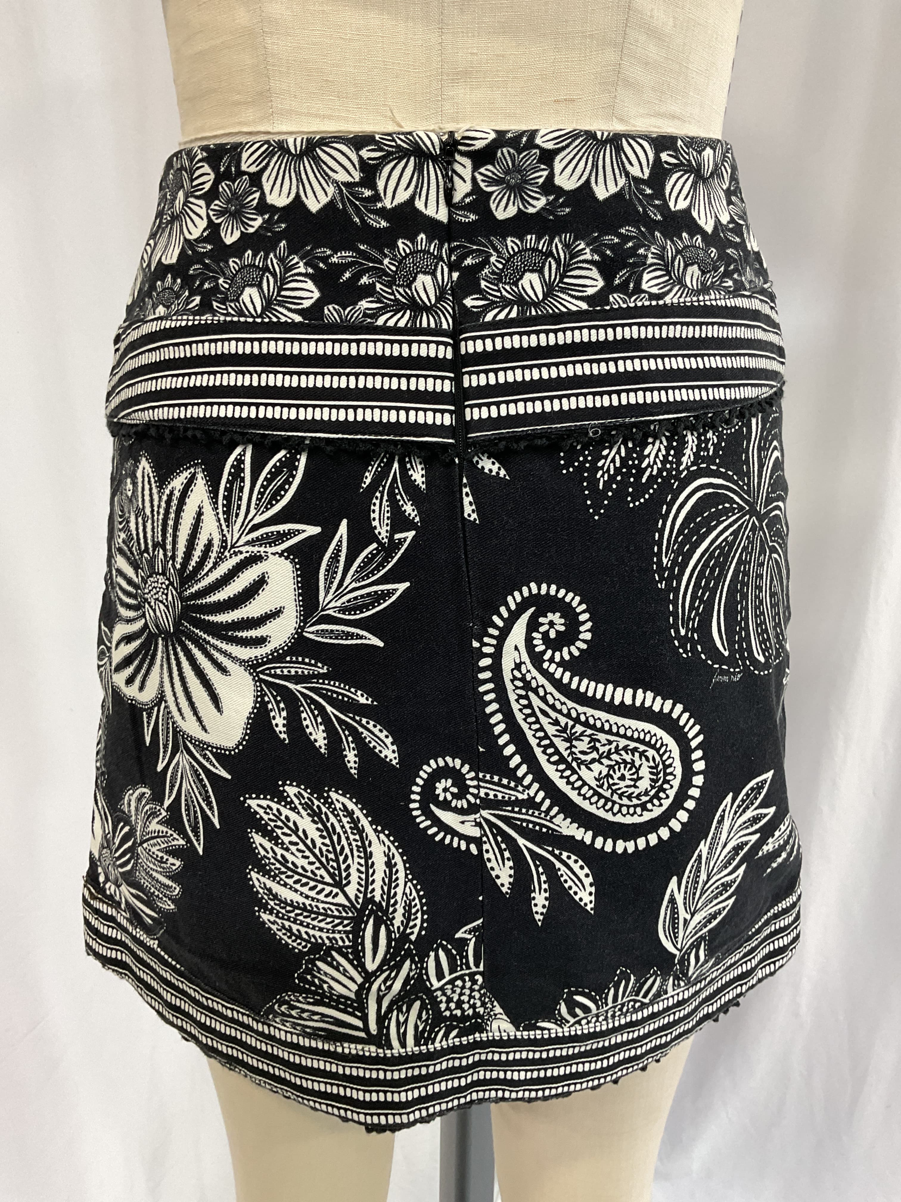 Black Paisley Bloom Mini Skirt - Image 2