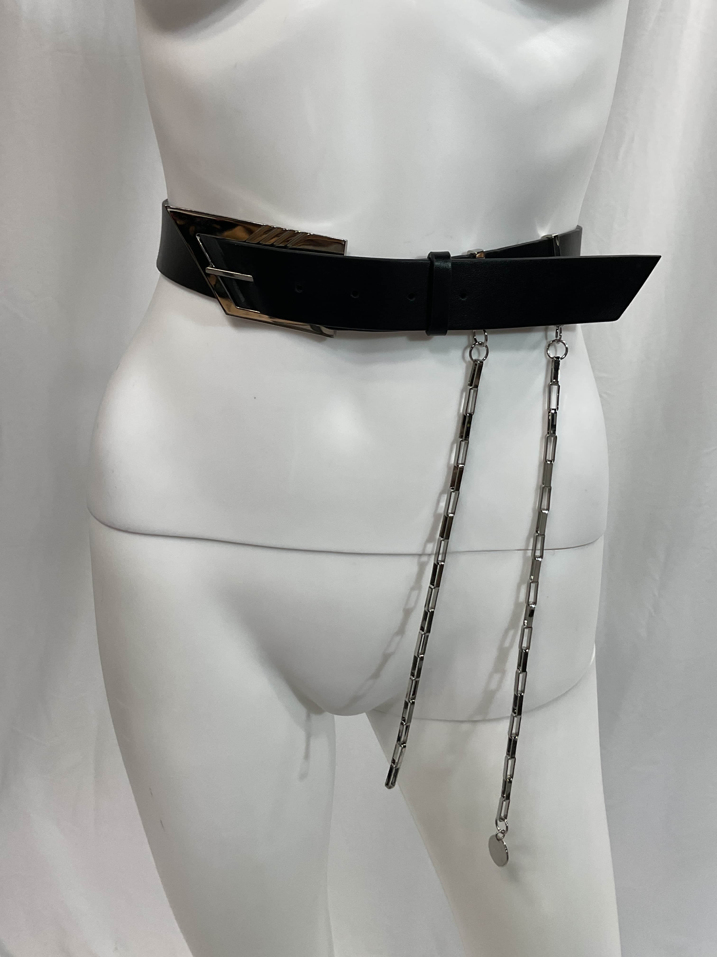 Chain Detail Belt In Black - Image 4
