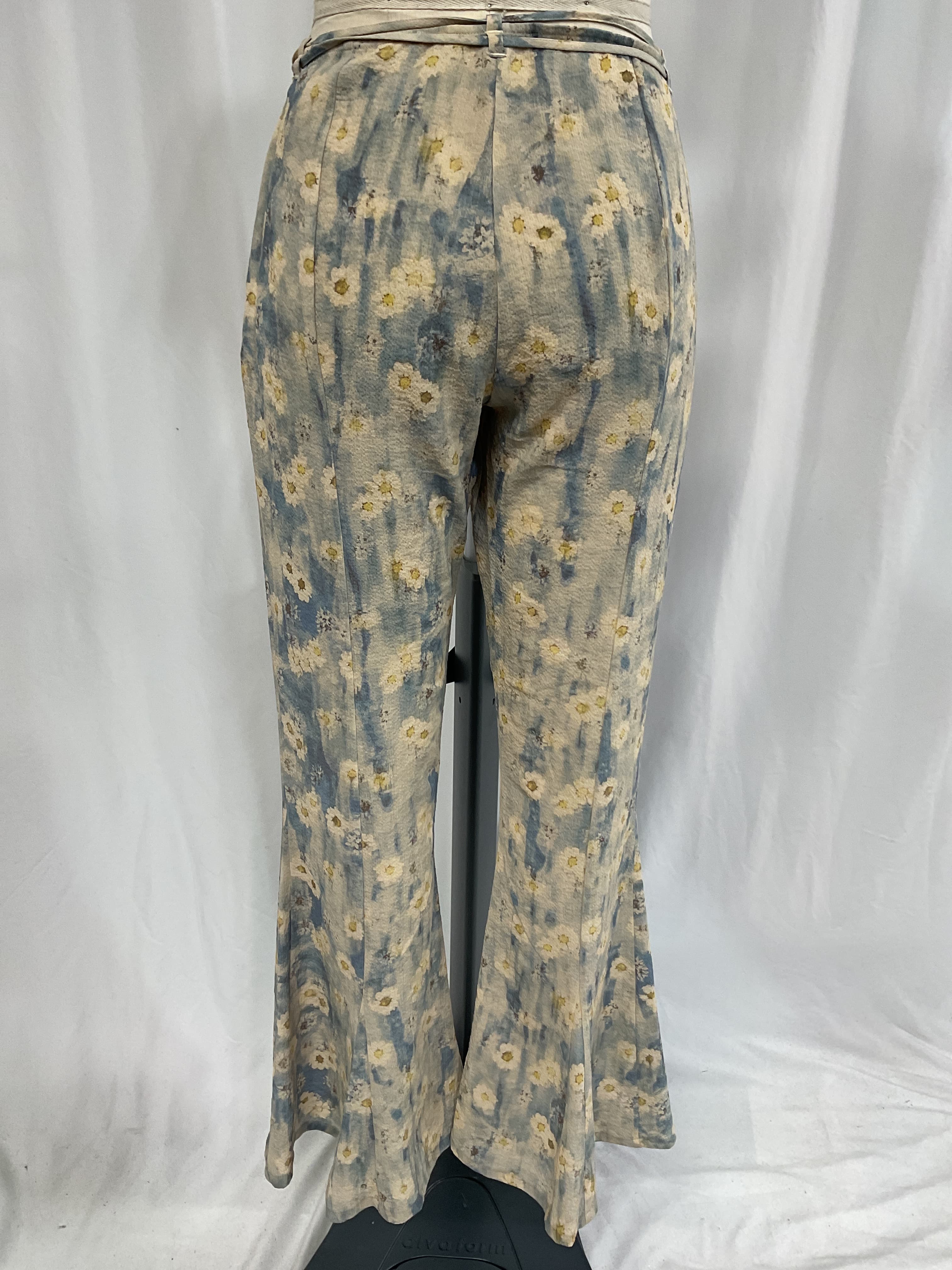 Floral-Print Crepe De Chine Flared Pants - Image 3