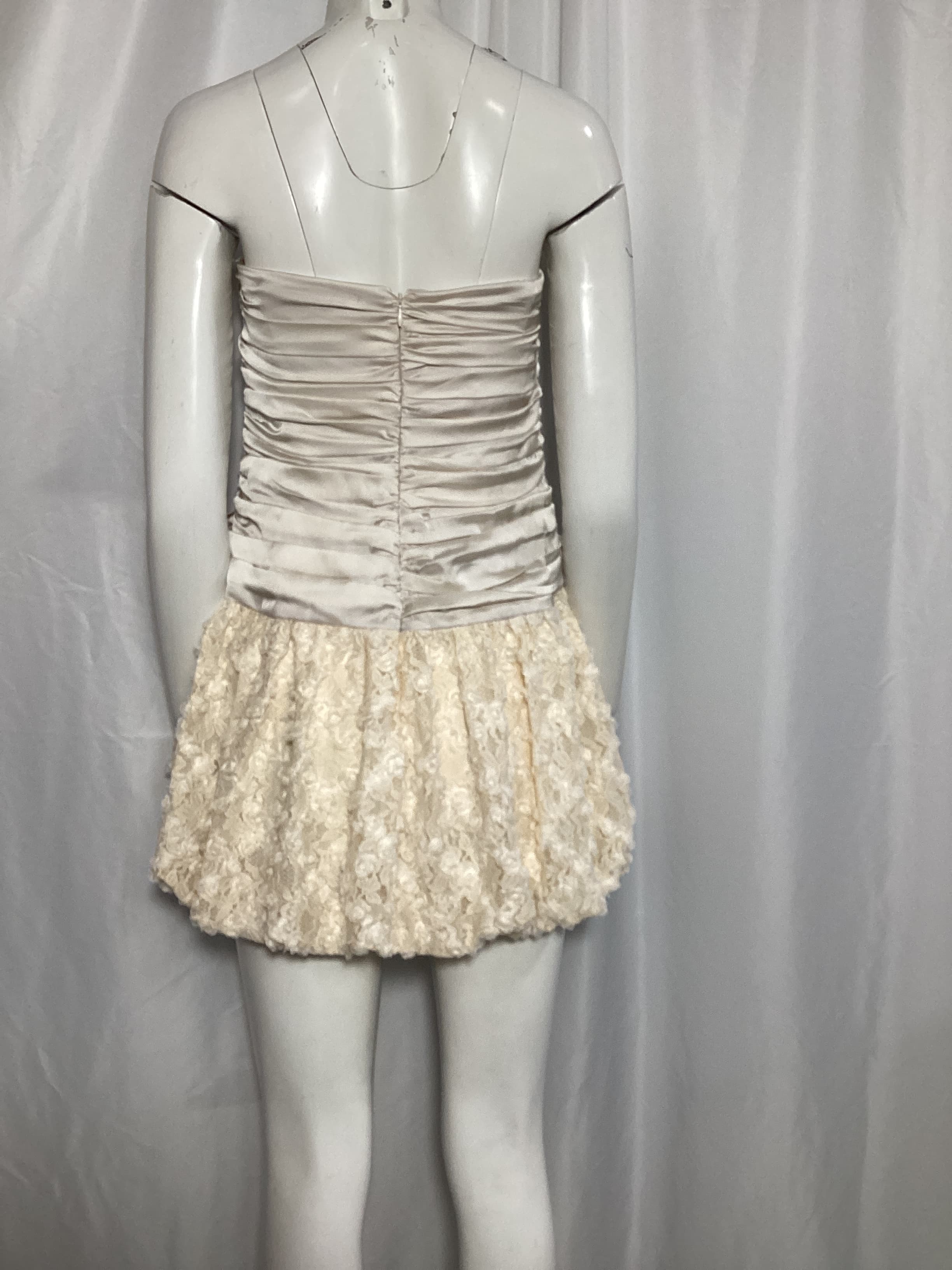 Ileisha Mini Dress In Ivory - Image 2