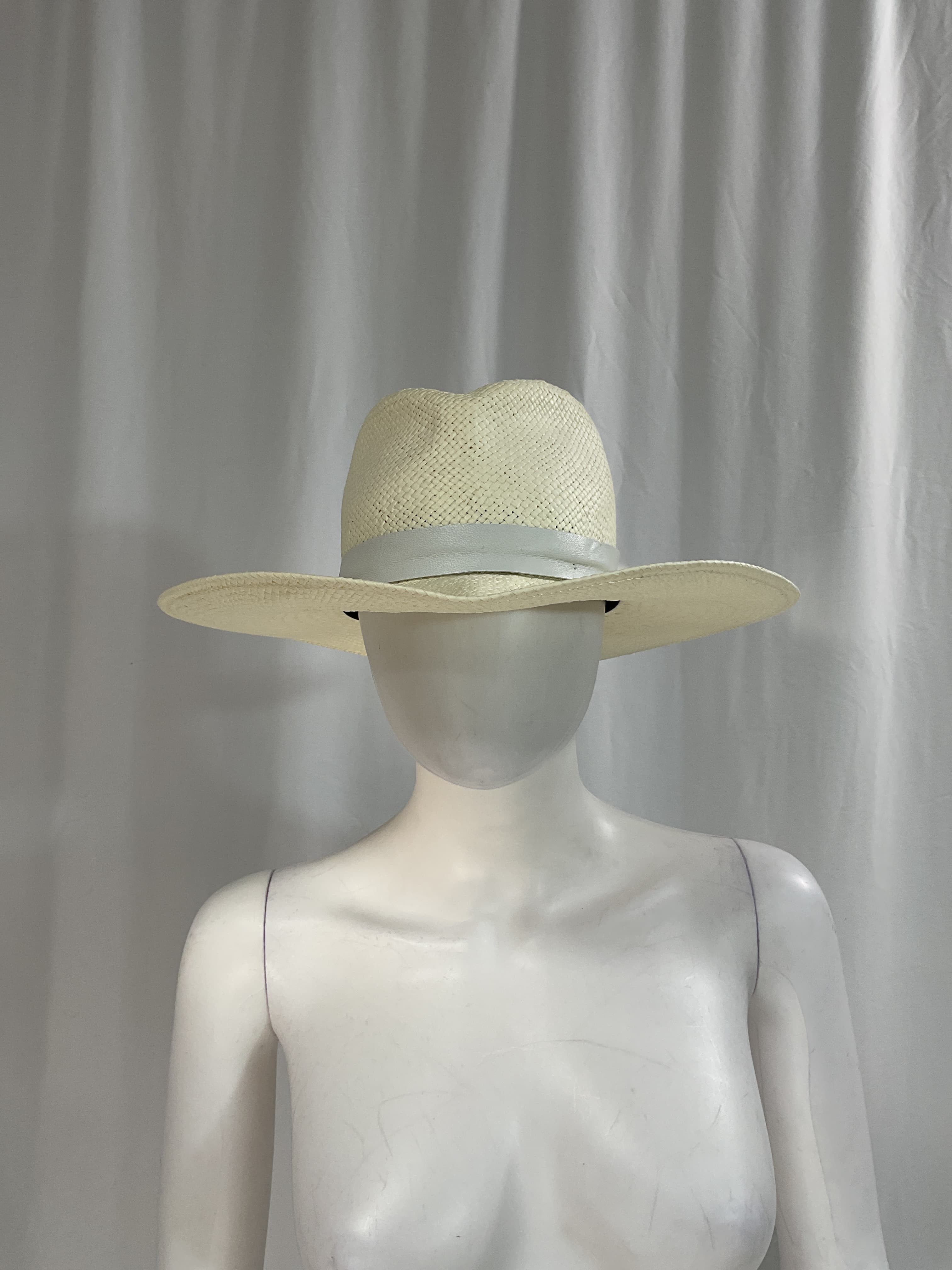Zoe Packable Hat In Bleach - Image 3