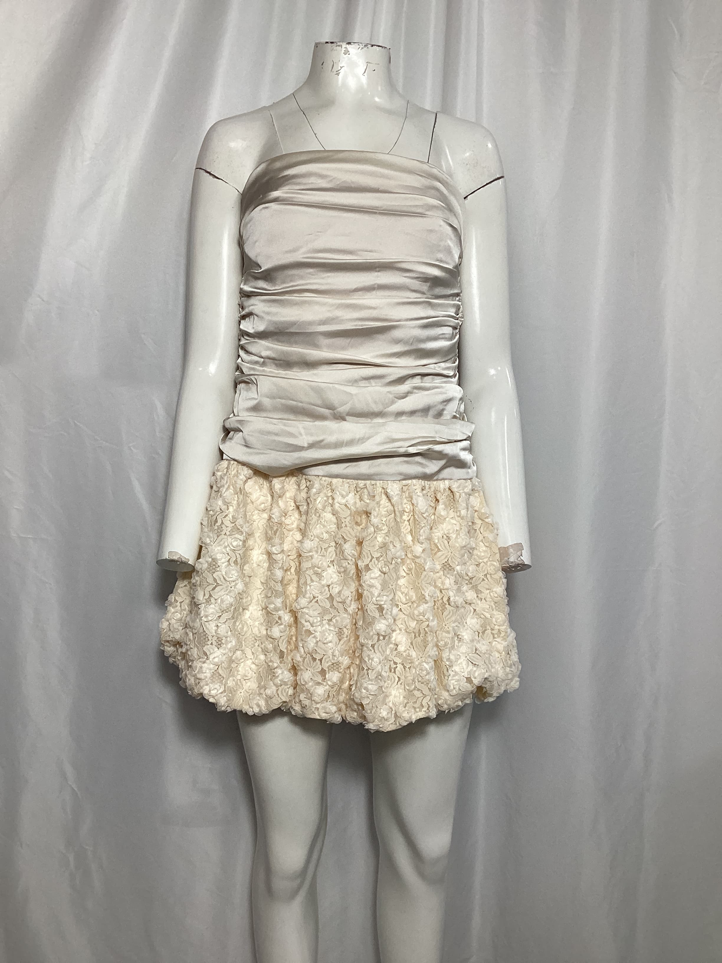 Ileisha Mini Dress In Ivory - Image 4