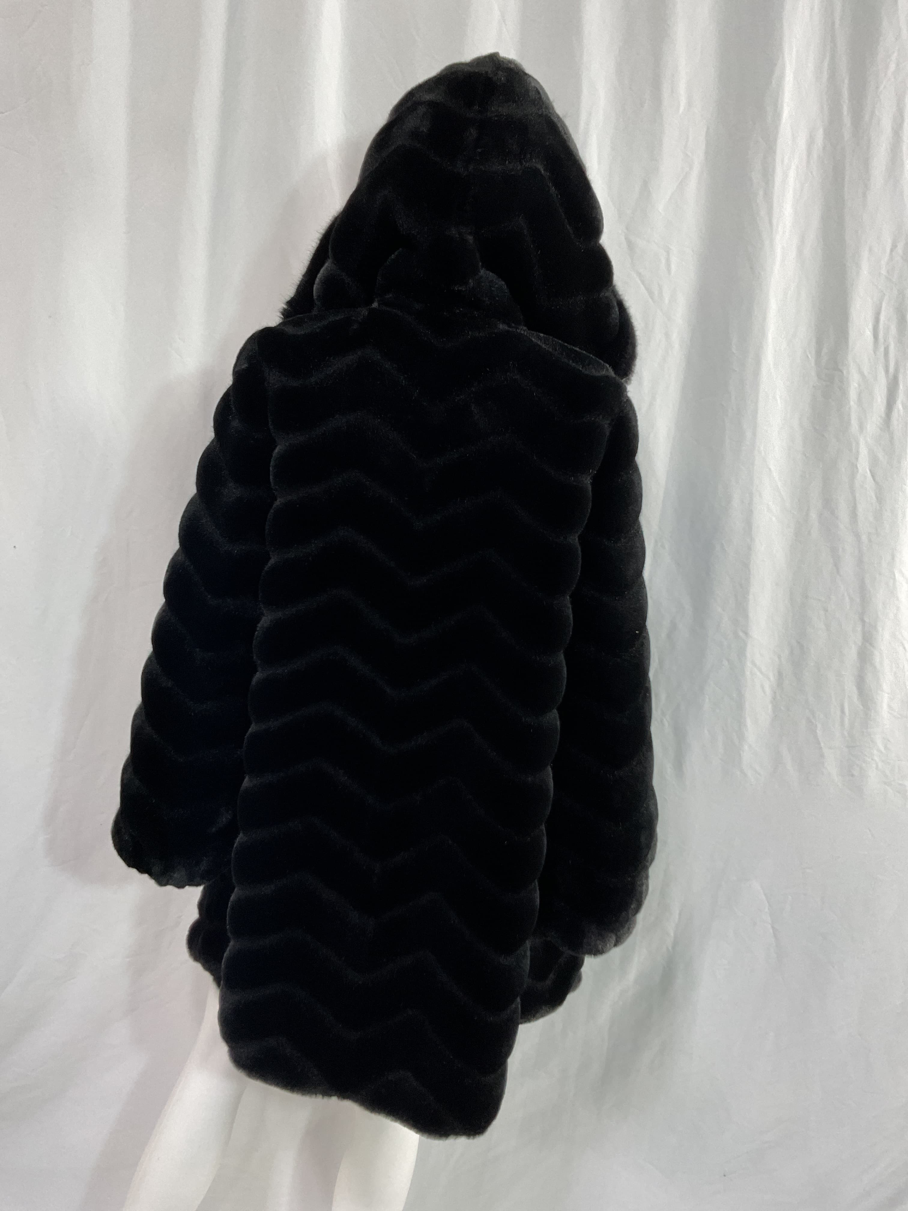 Grooved Faux Fur Hooded Jacket - Image 2
