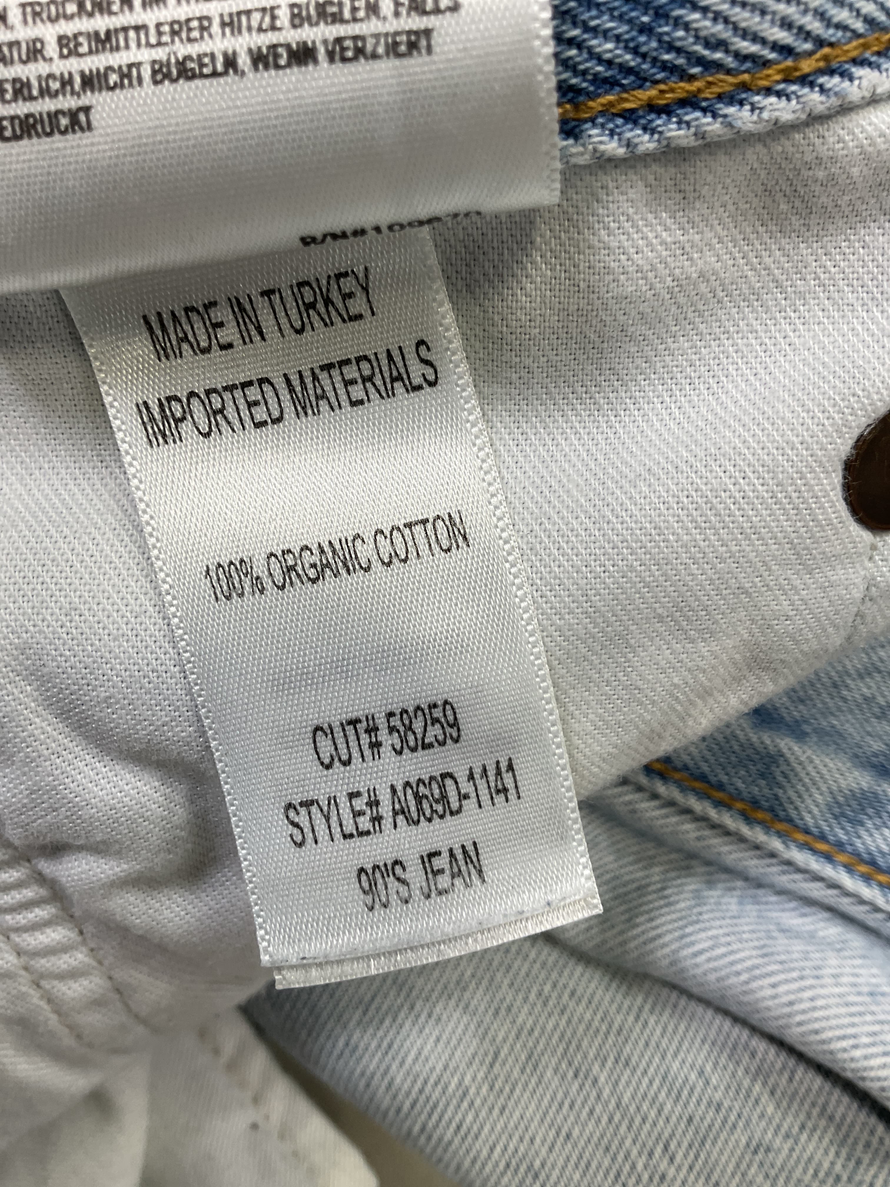 90's Mid Rise Loose Fit In Snapshot - Image 3