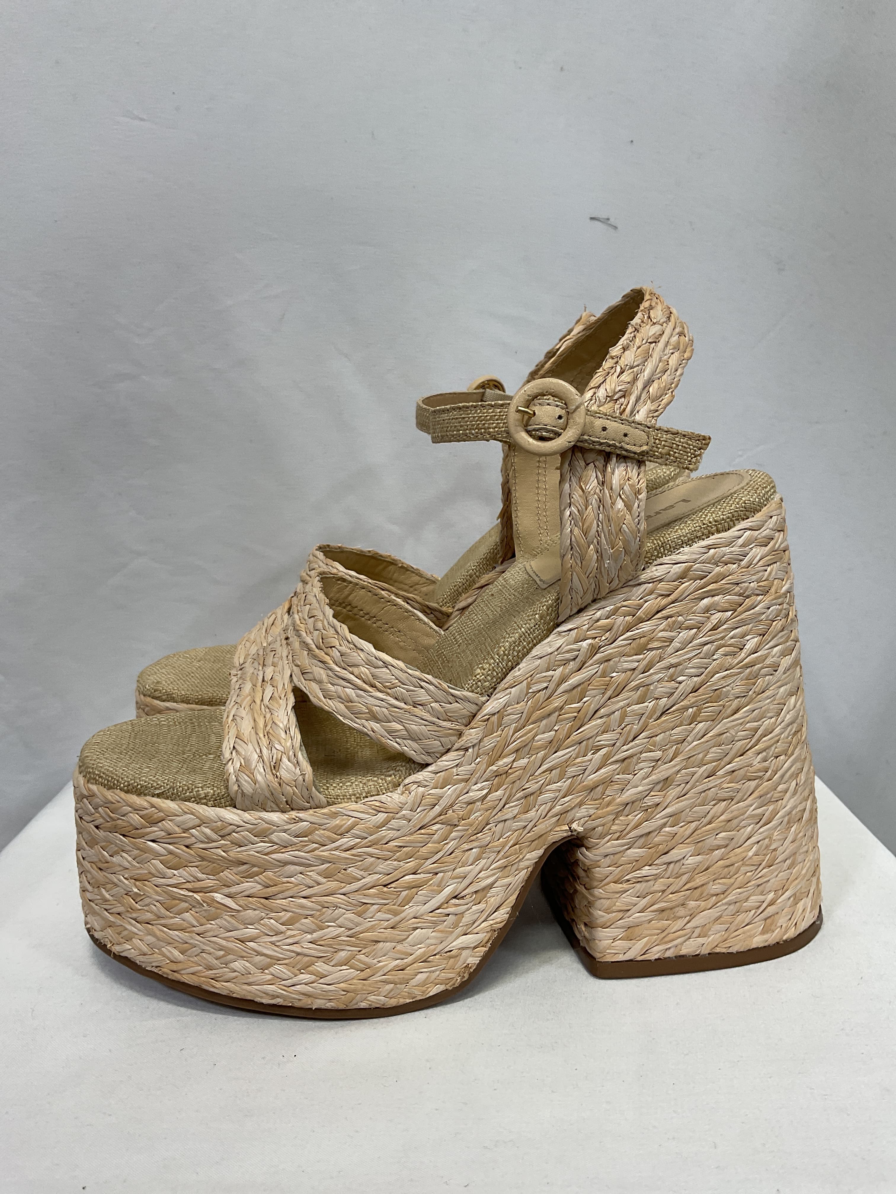 Carmen Platform In Natural - Image 2